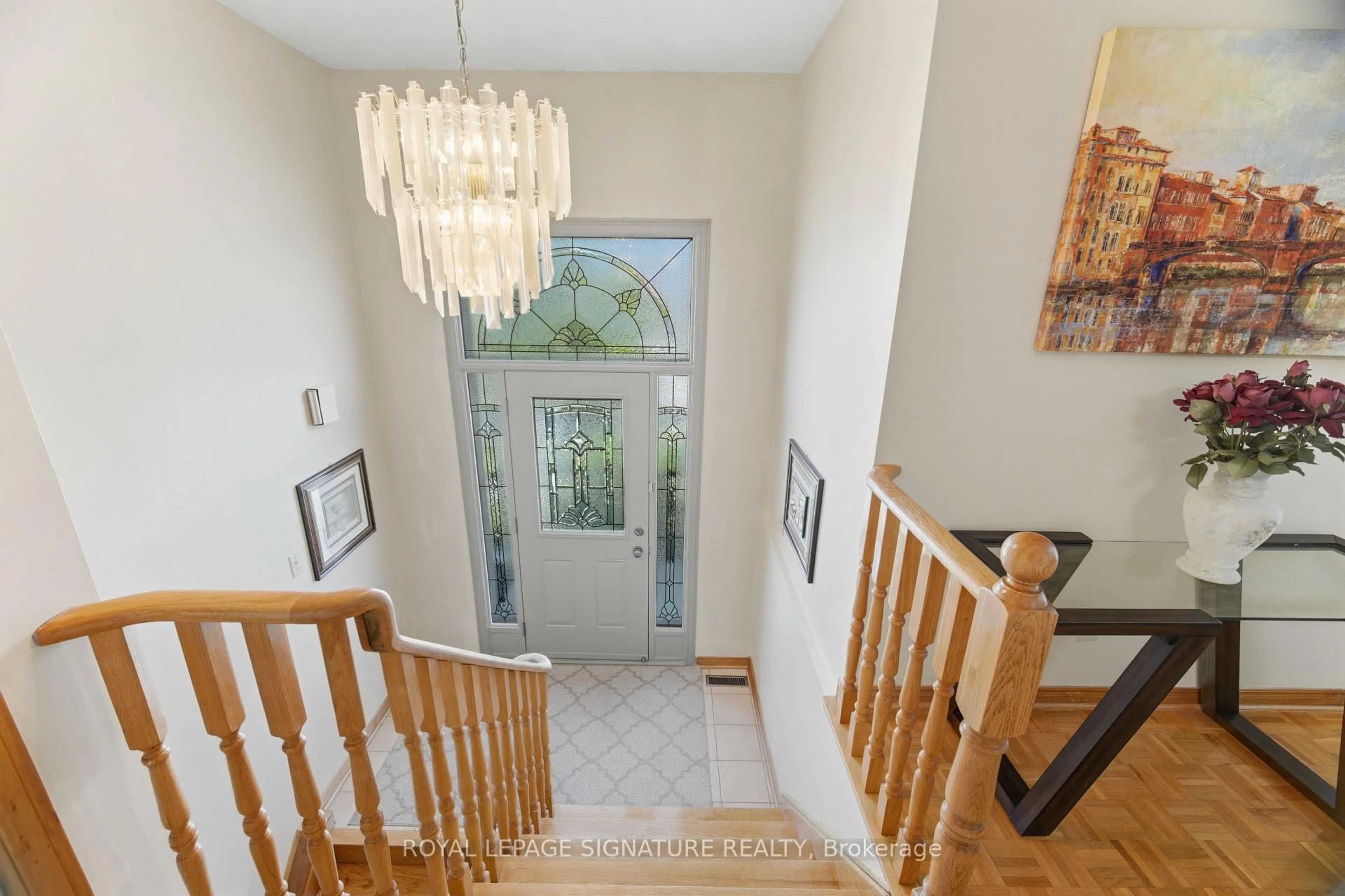 Indoor foyer for 5472 Bourget Dr, Mississauga Ontario L5R 3C9