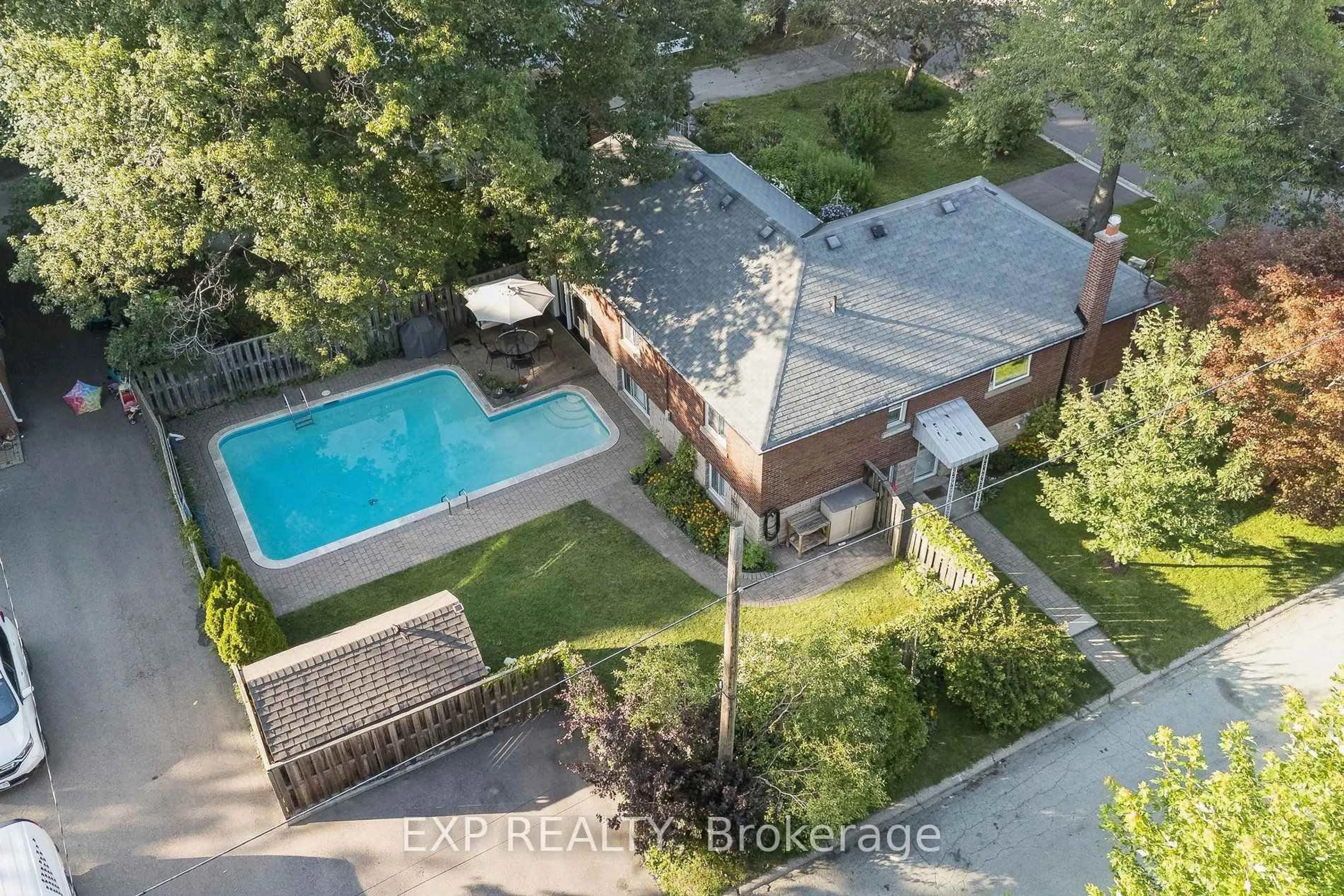 A pic from outside/outdoor area/front of a property/back of a property/a pic from drone, unknown for 44 Thirty Fifth St, Toronto Ontario M8W 3K2