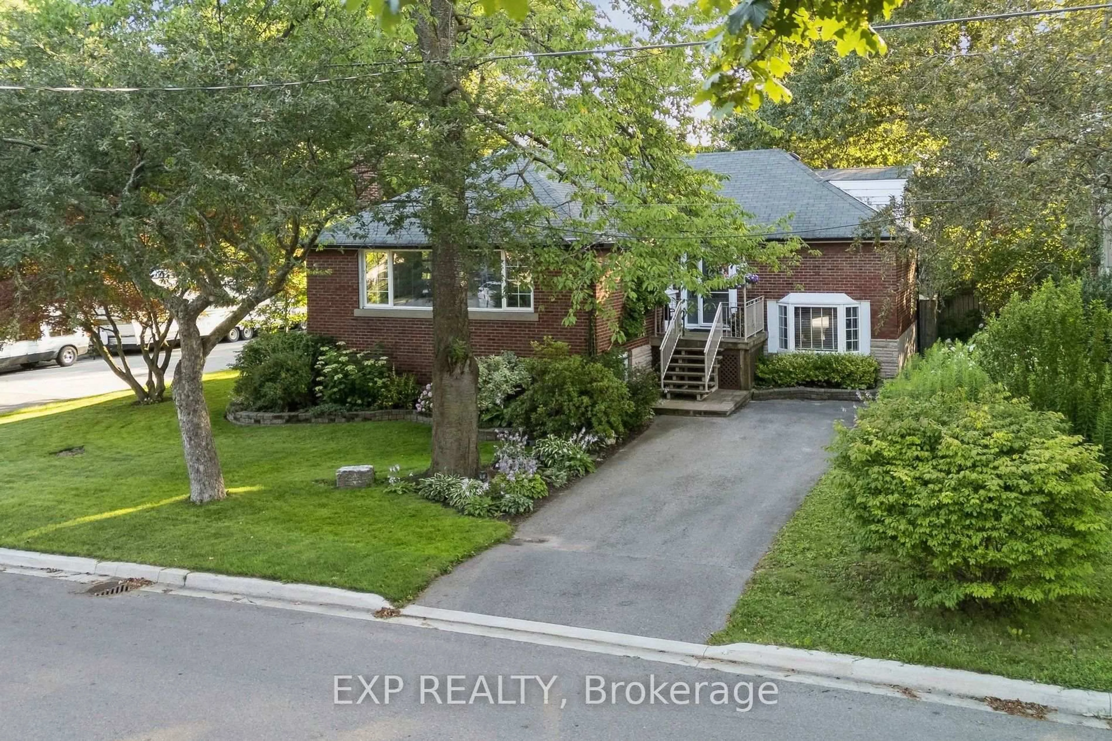 A pic from outside/outdoor area/front of a property/back of a property/a pic from drone, street for 44 Thirty Fifth St, Toronto Ontario M8W 3K2