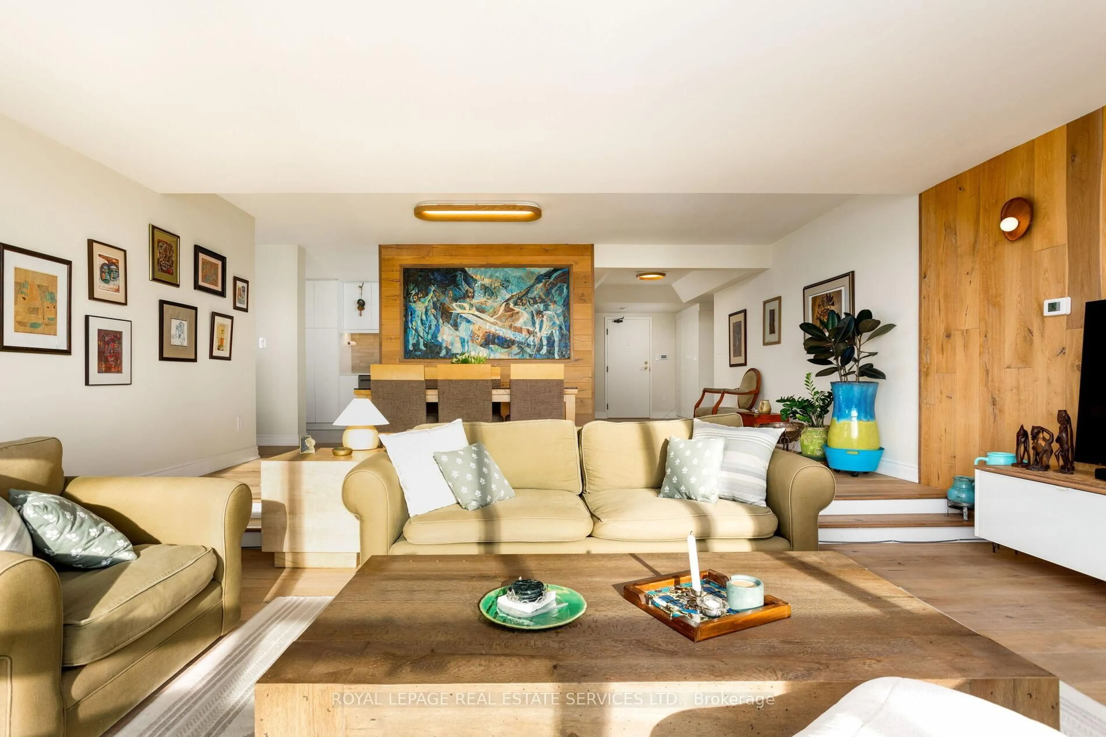 Living room with furniture, unknown for 2180 Marine Dr #1401, Oakville Ontario L6L 5V2