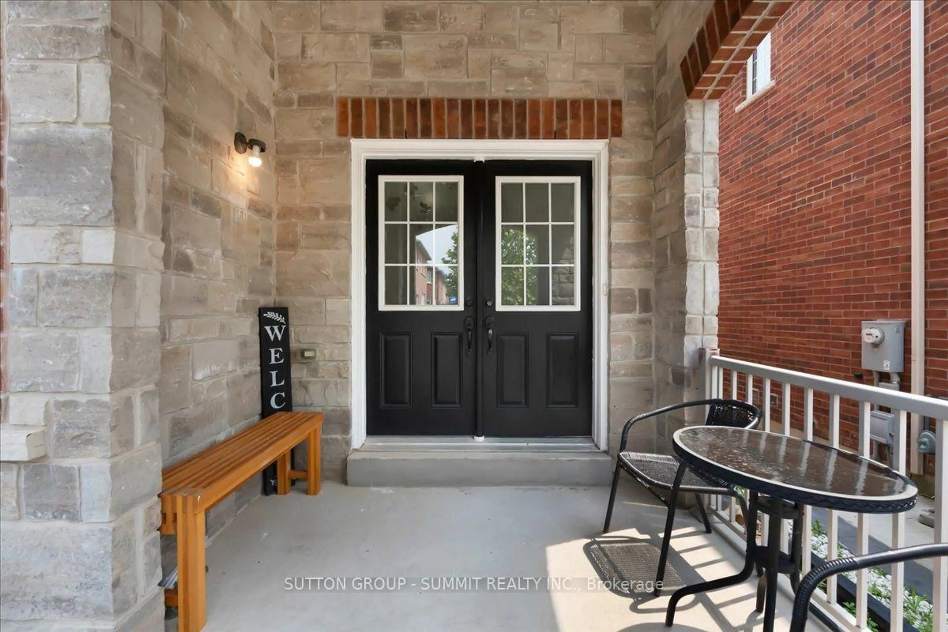 Indoor entryway for 426 Bessborough Dr, Milton Ontario L9T 8P8