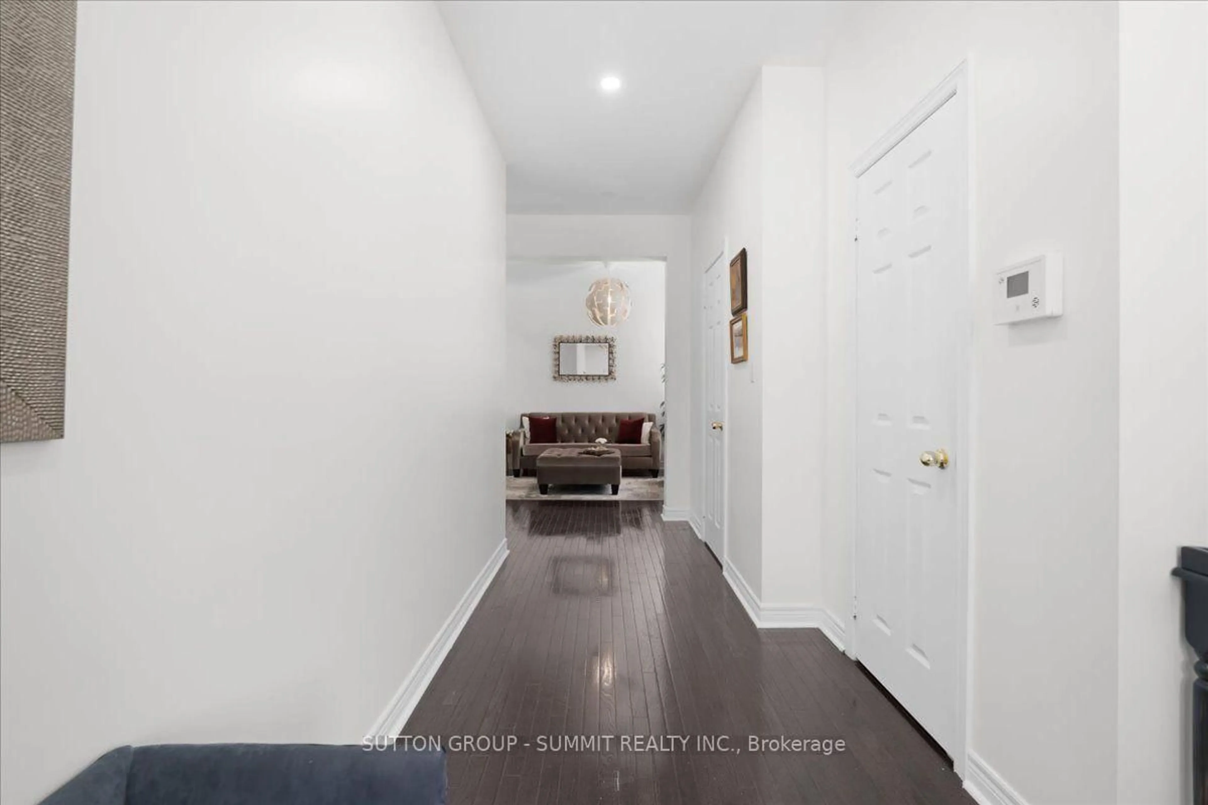 Indoor entryway for 426 Bessborough Dr, Milton Ontario L9T 8P8