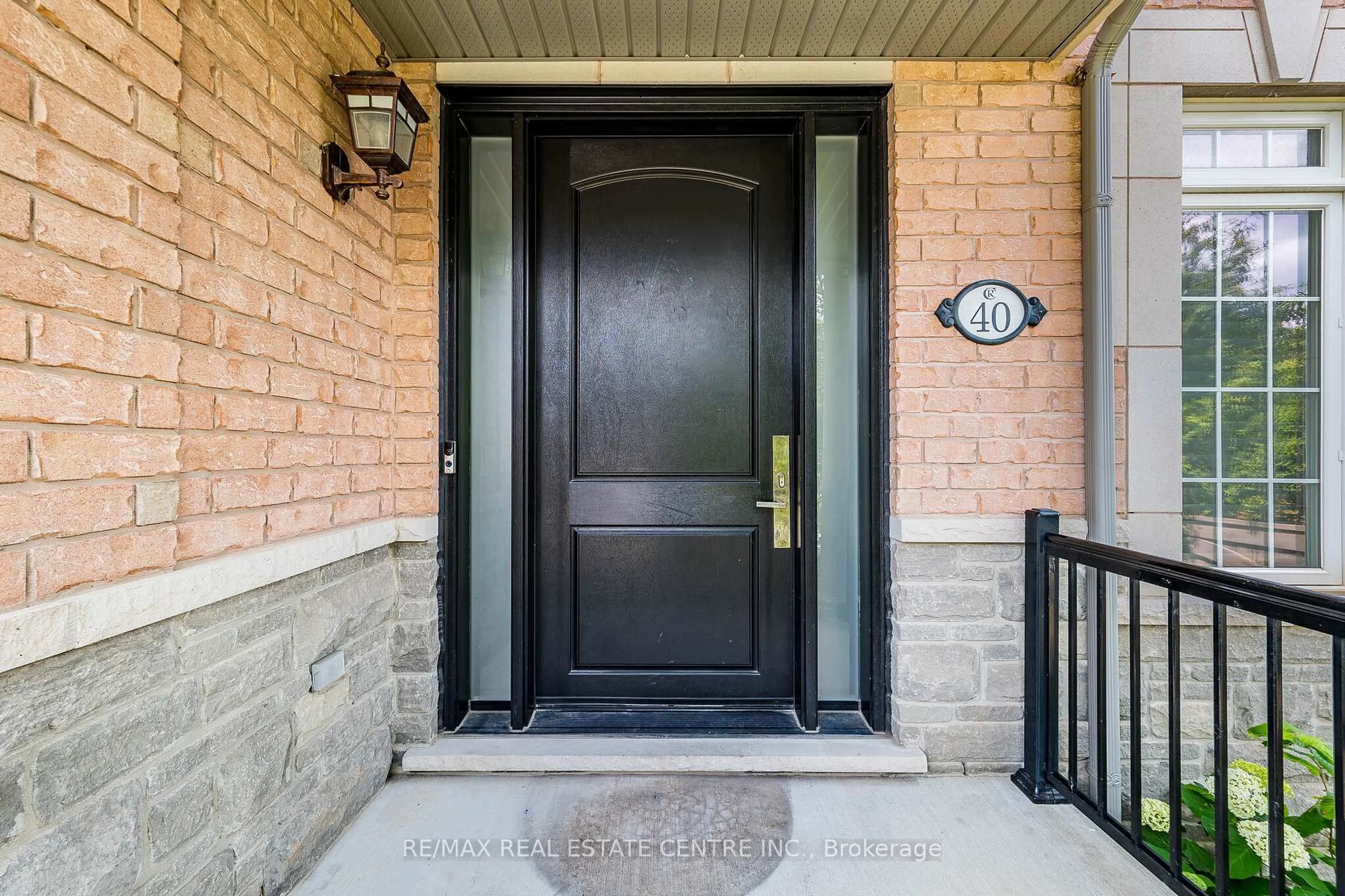Indoor entryway for 40 Cachet Crt, Brampton Ontario L6X 0X2