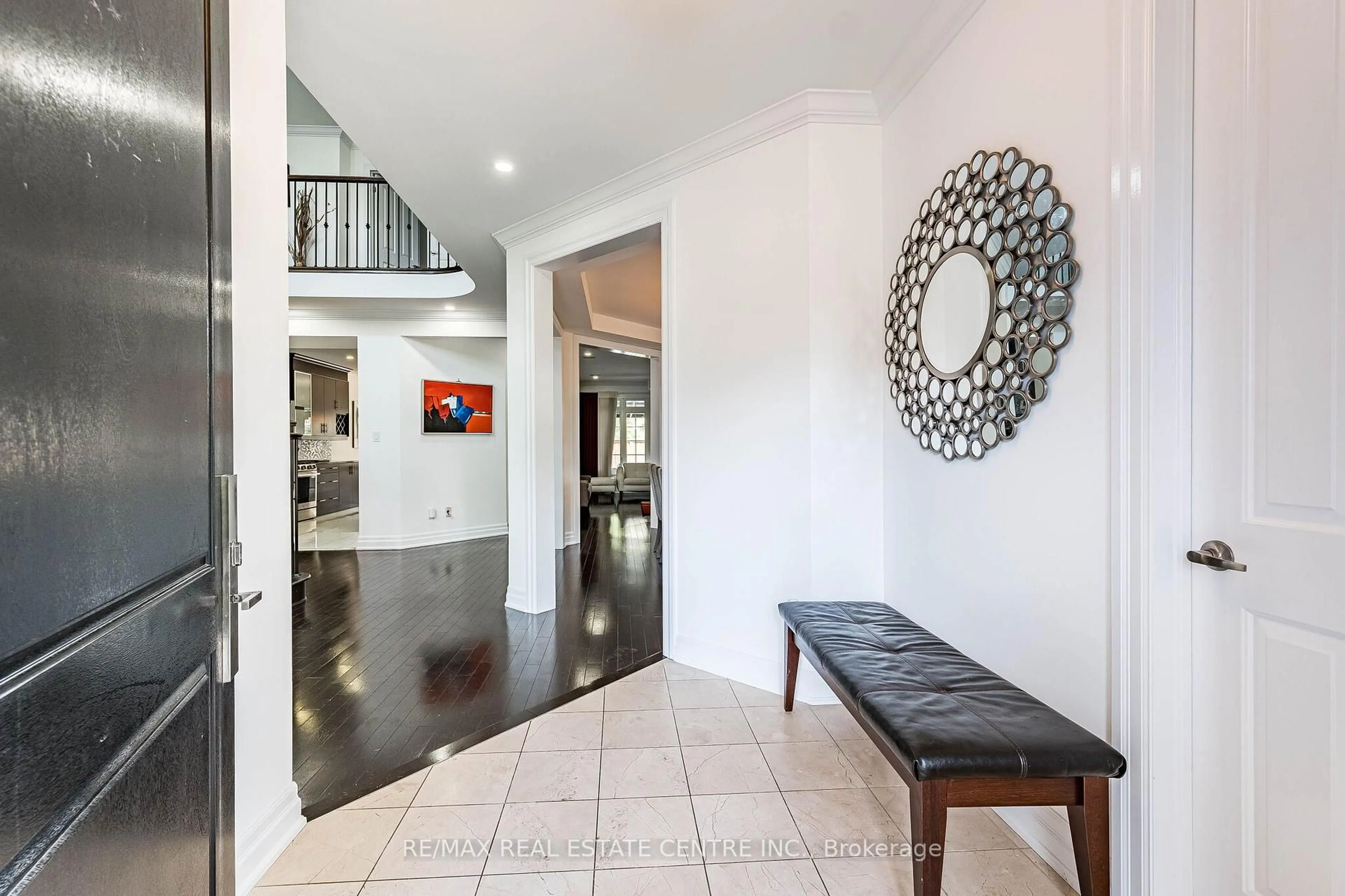 Indoor entryway for 40 Cachet Crt, Brampton Ontario L6X 0X2
