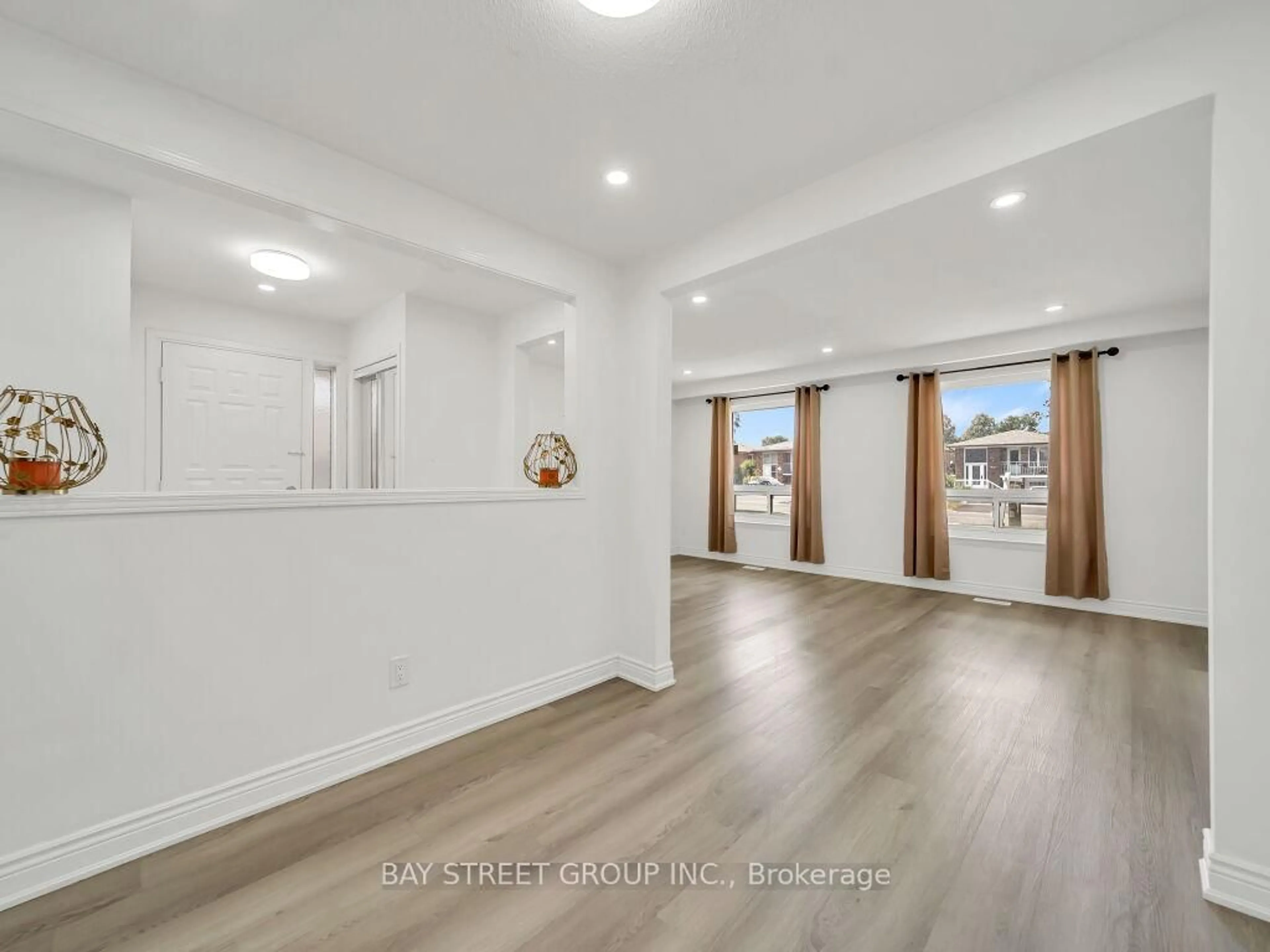 Indoor entryway for 3068 Morning Star Dr, Mississauga Ontario L4T 1X2