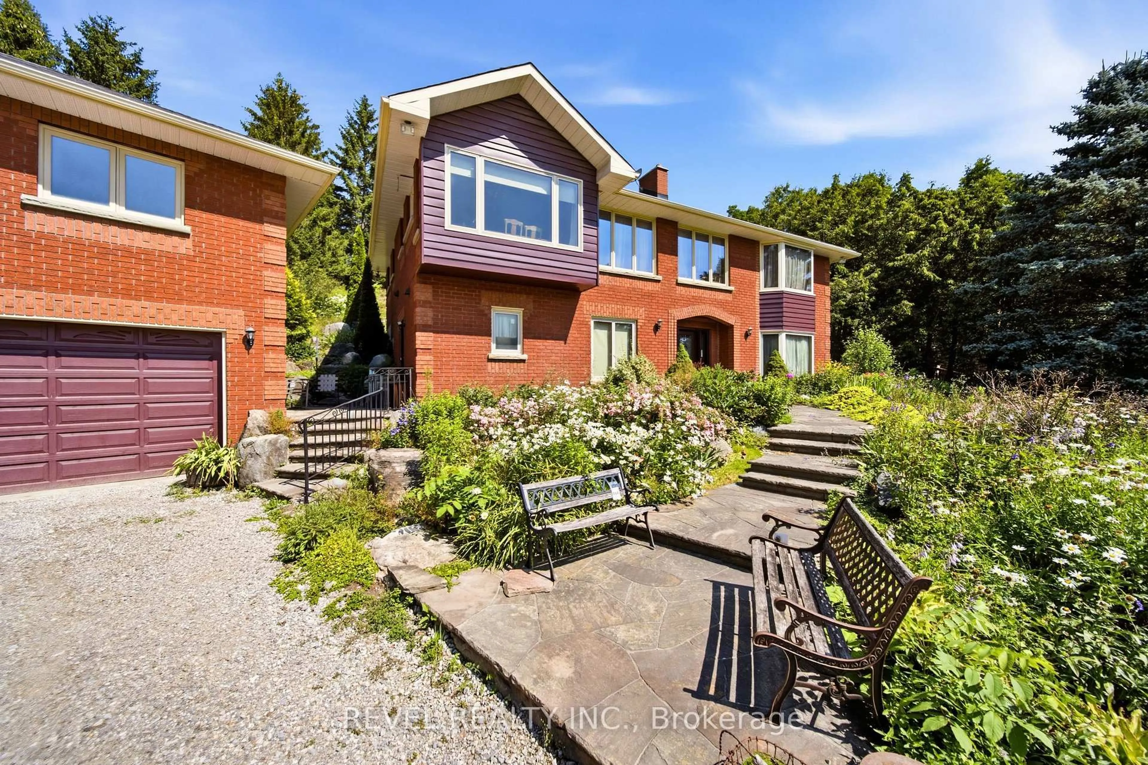 A pic from outside/outdoor area/front of a property/back of a property/a pic from drone, street for 3156 Escarpment Sdrd, Caledon Ontario L7K 1E6