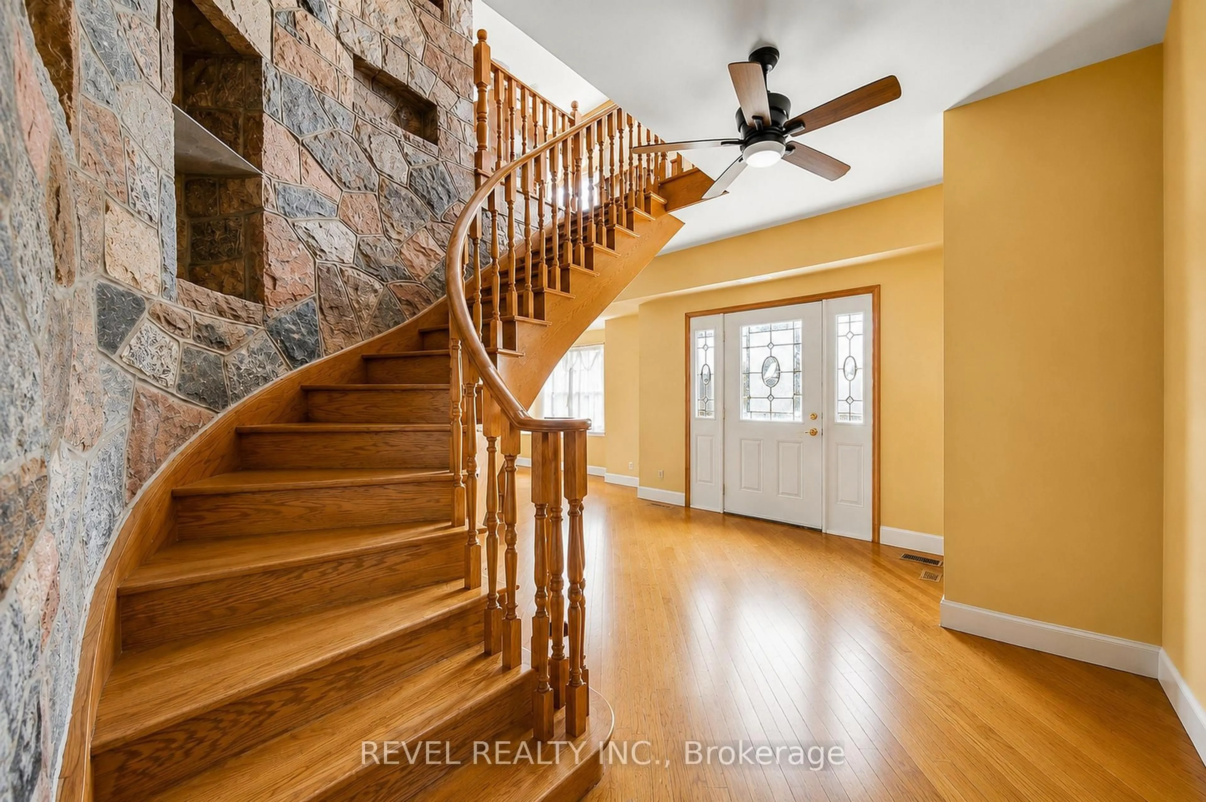 Indoor entryway for 3156 Escarpment Sdrd, Caledon Ontario L7K 1E6