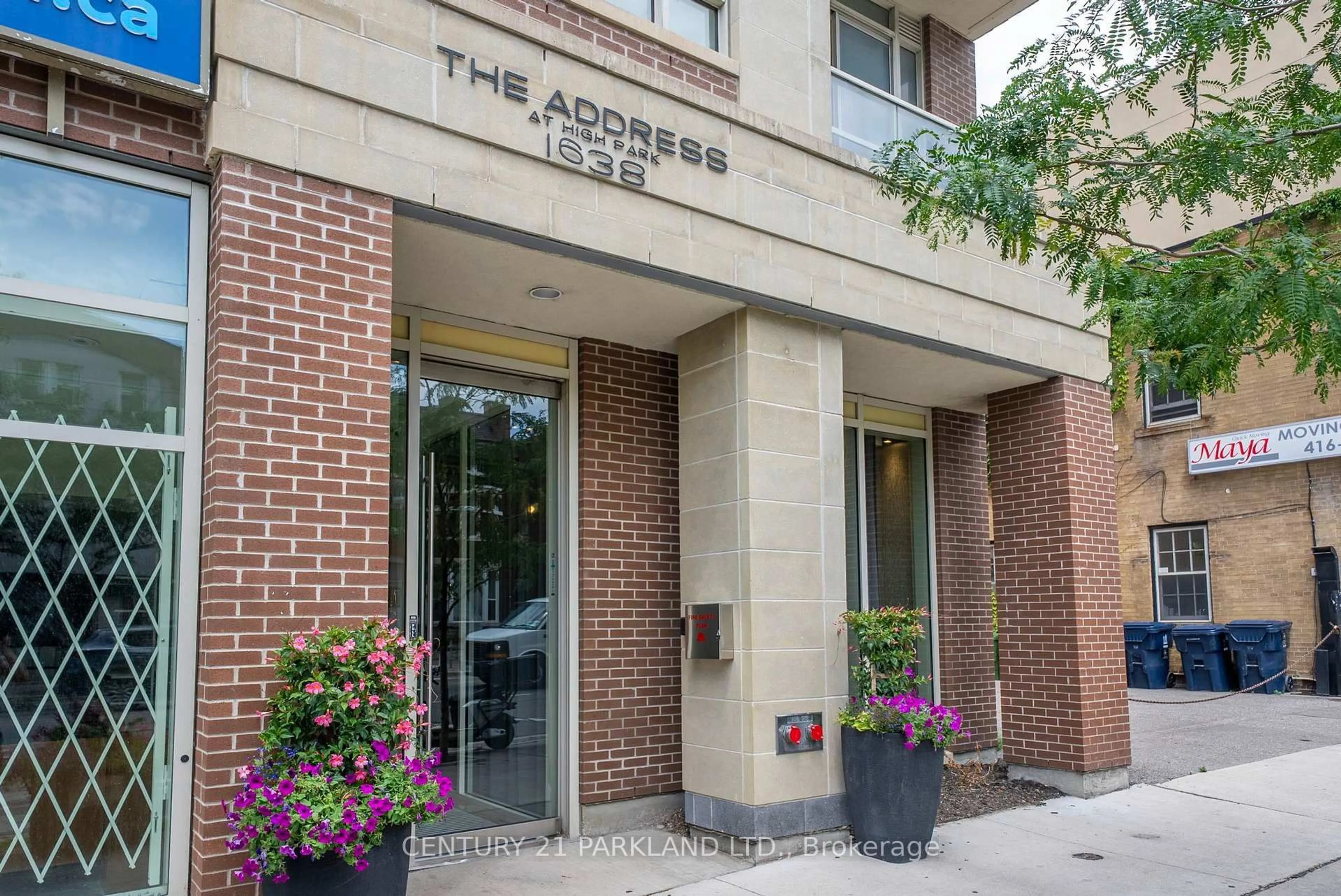 Indoor foyer for 1638 Bloor St #602, Toronto Ontario M6P 1A7