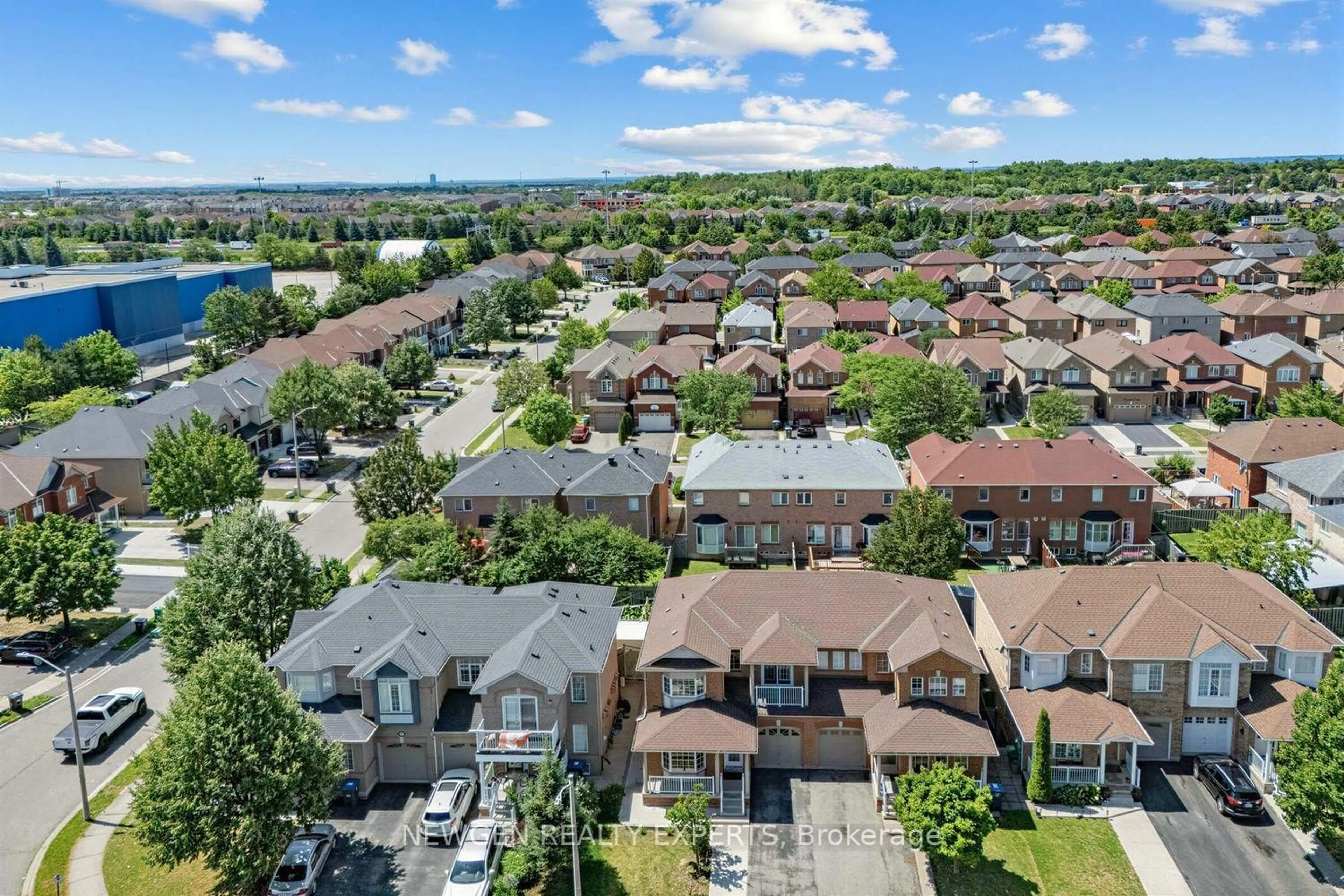 A pic from outside/outdoor area/front of a property/back of a property/a pic from drone, unknown for 10 Checkerberry Cres, Brampton Ontario L6R 2T2