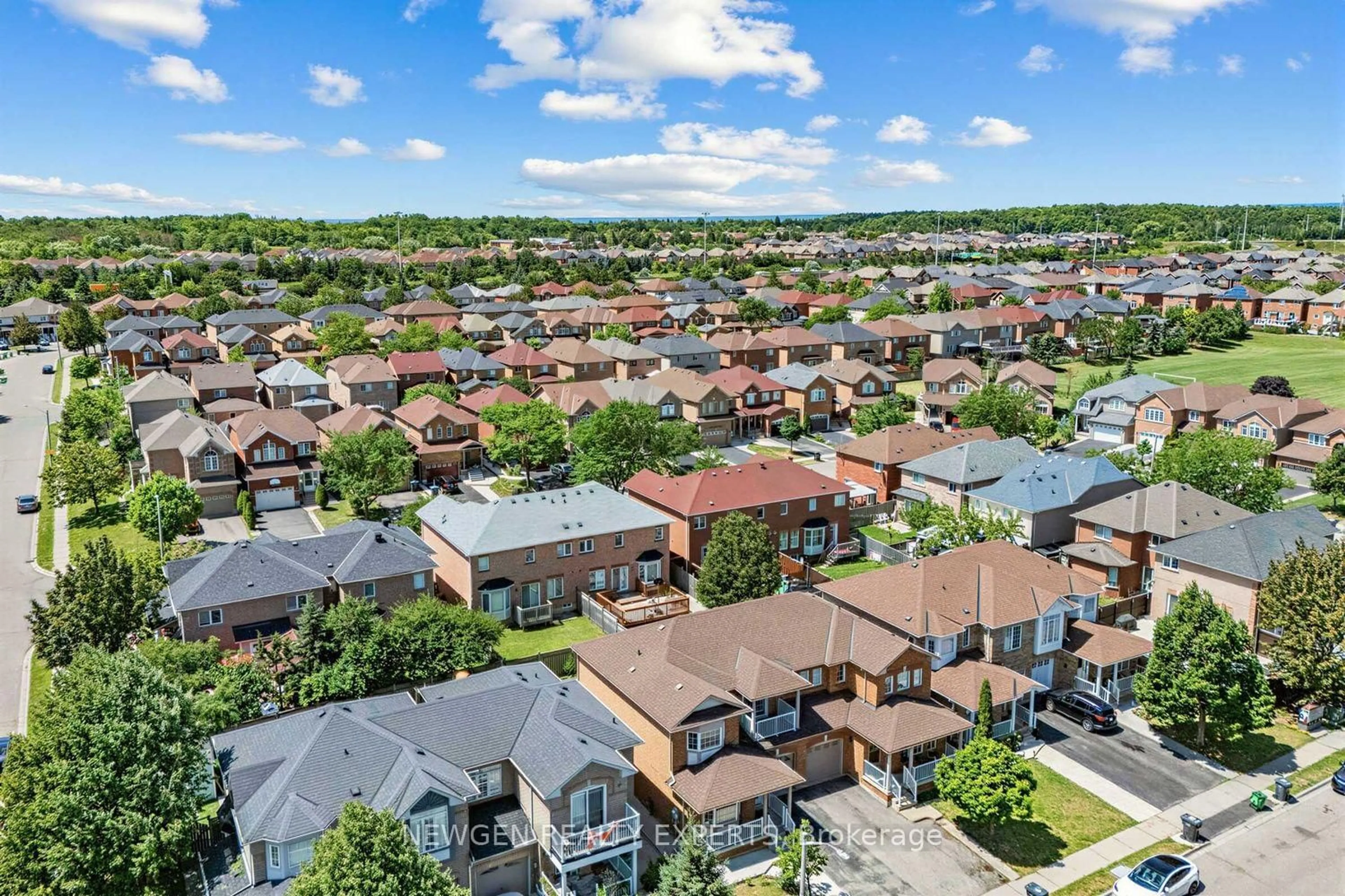 A pic from outside/outdoor area/front of a property/back of a property/a pic from drone, street for 10 Checkerberry Cres, Brampton Ontario L6R 2T2