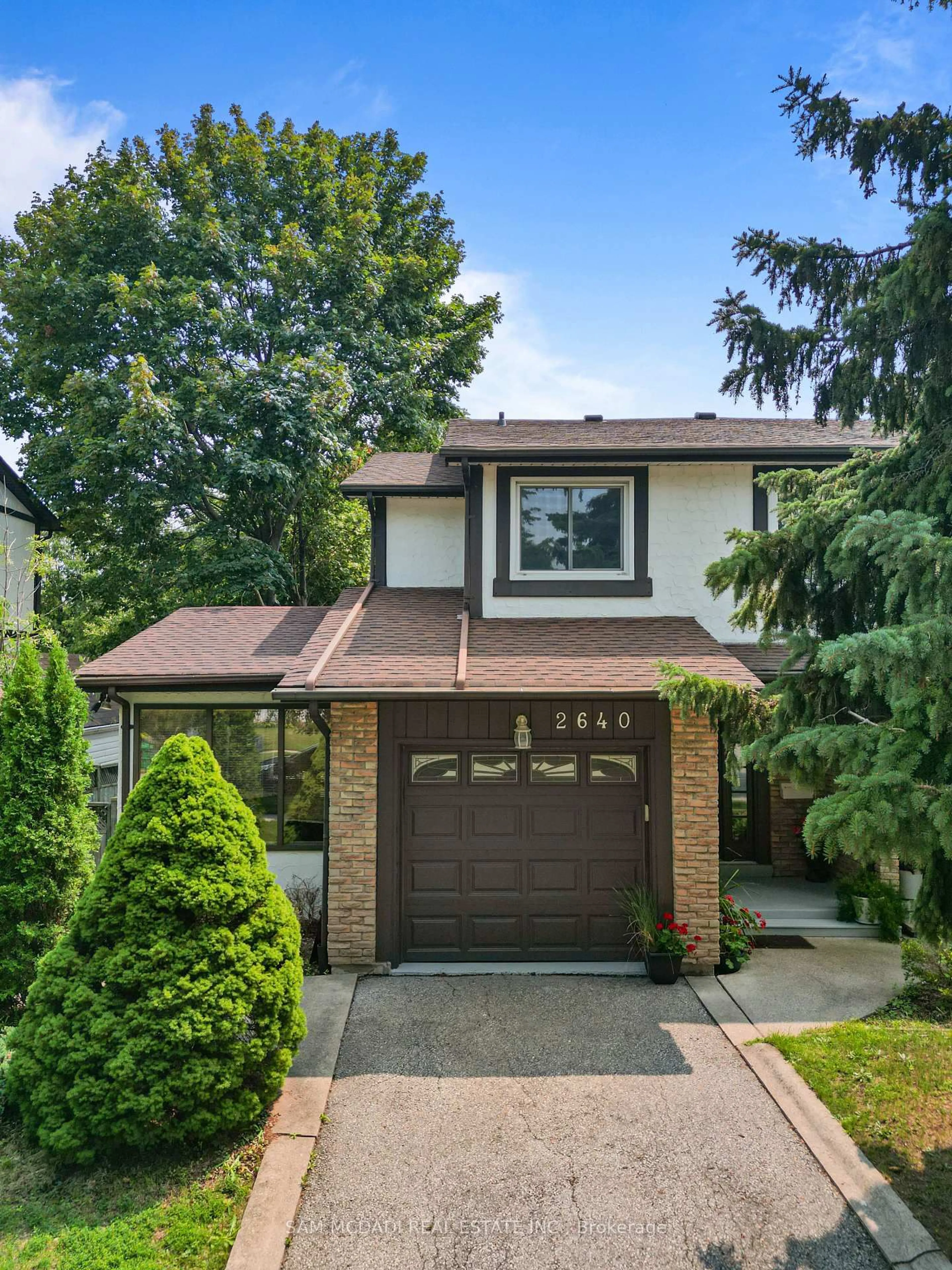 Home with brick exterior material, street for 2640 Canberra Rd, Mississauga Ontario L5N 1V3