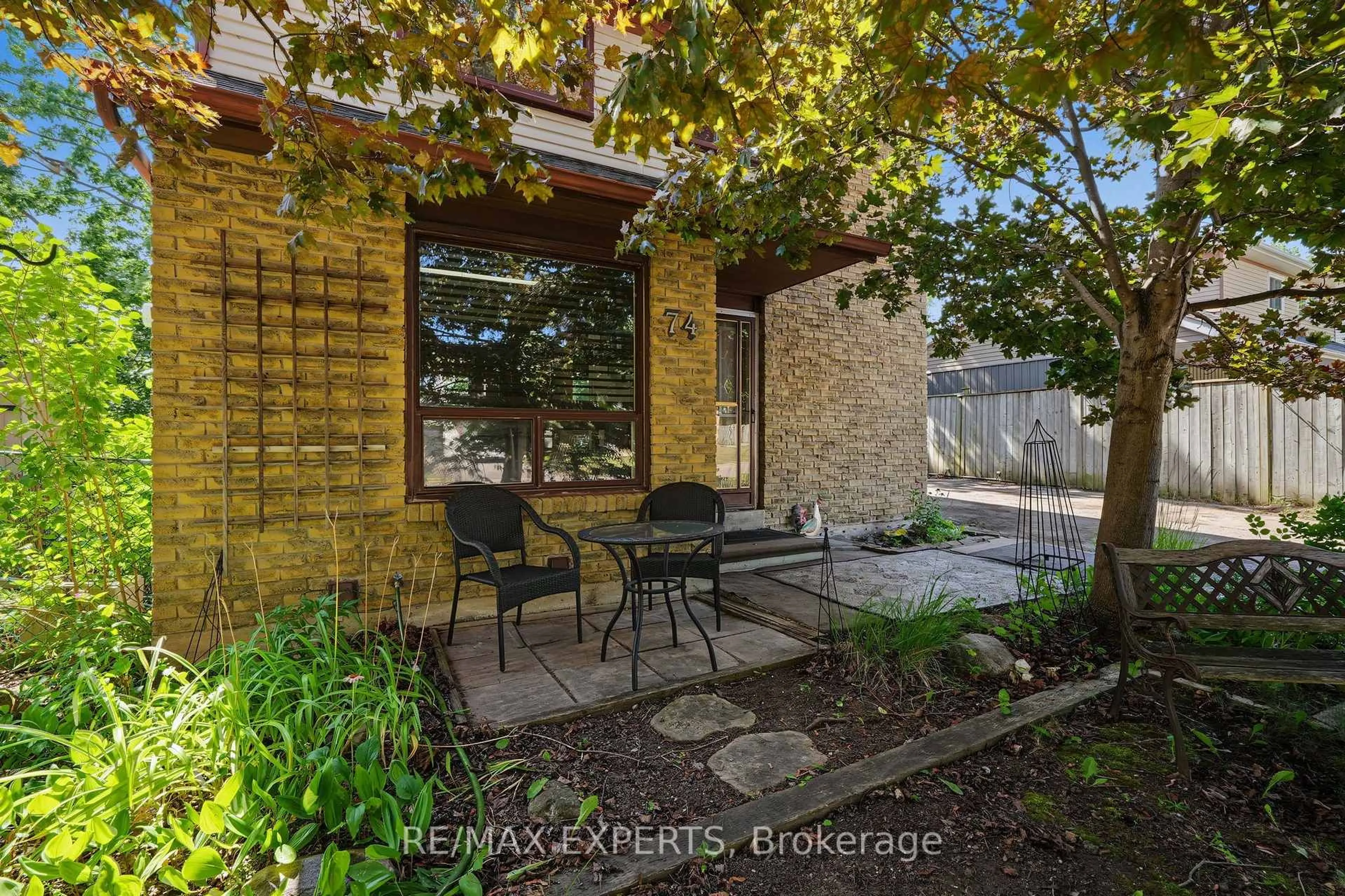 Patio, street for 74 Downey Dr, Caledon Ontario L7E 2B8