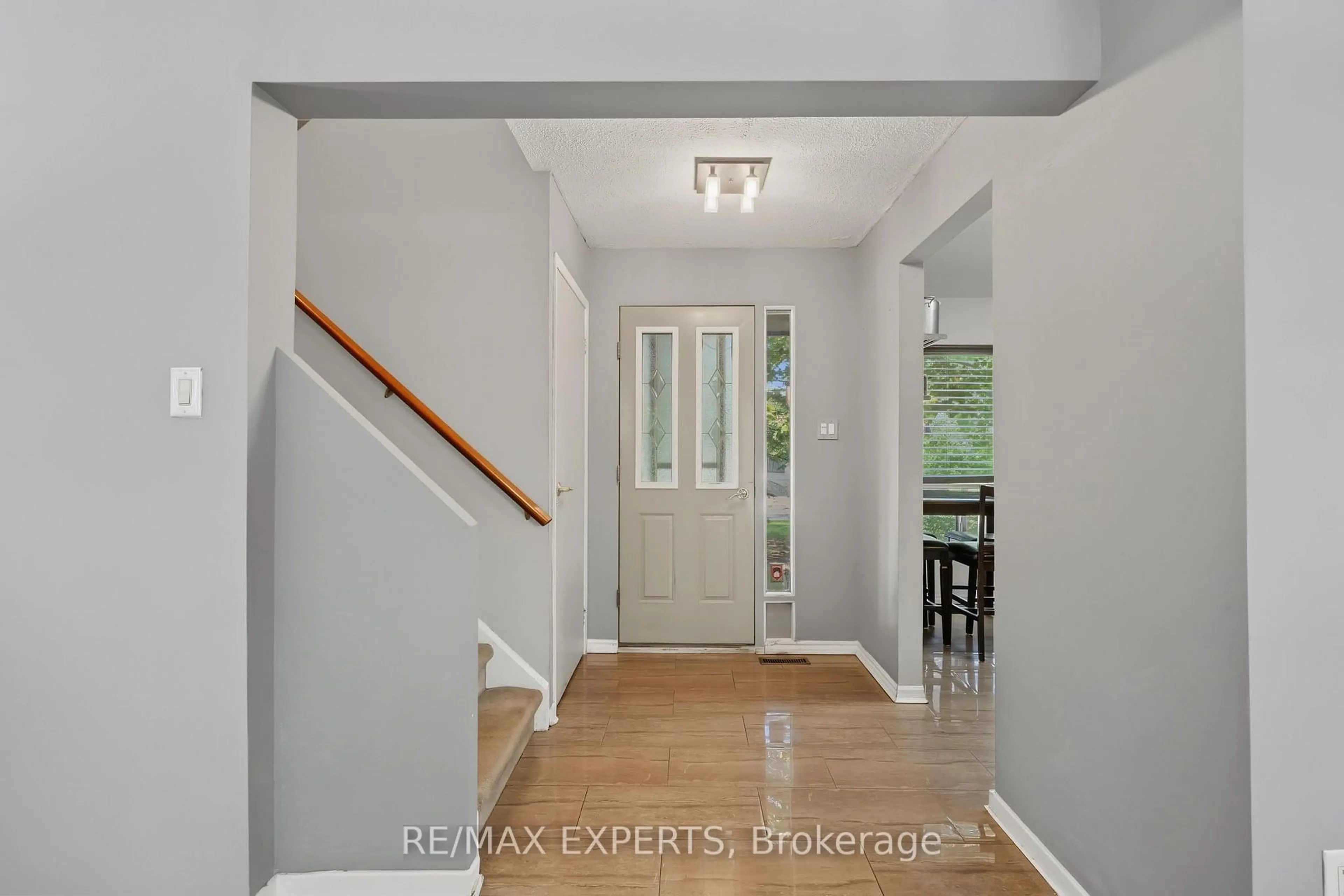 Indoor entryway for 74 Downey Dr, Caledon Ontario L7E 2B8