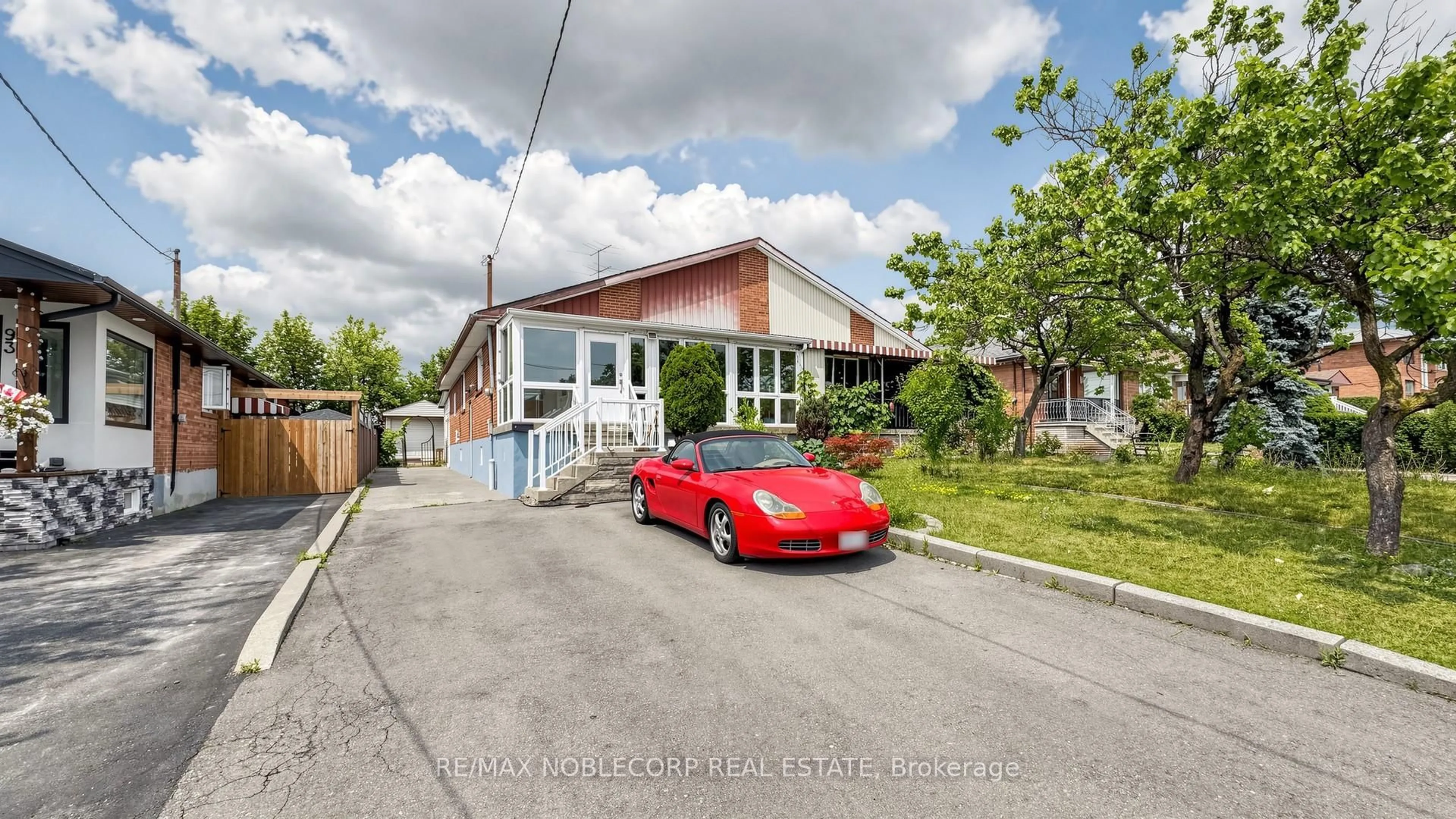 Unknown for 95 Snowood Crt, Toronto Ontario M3N 1E7