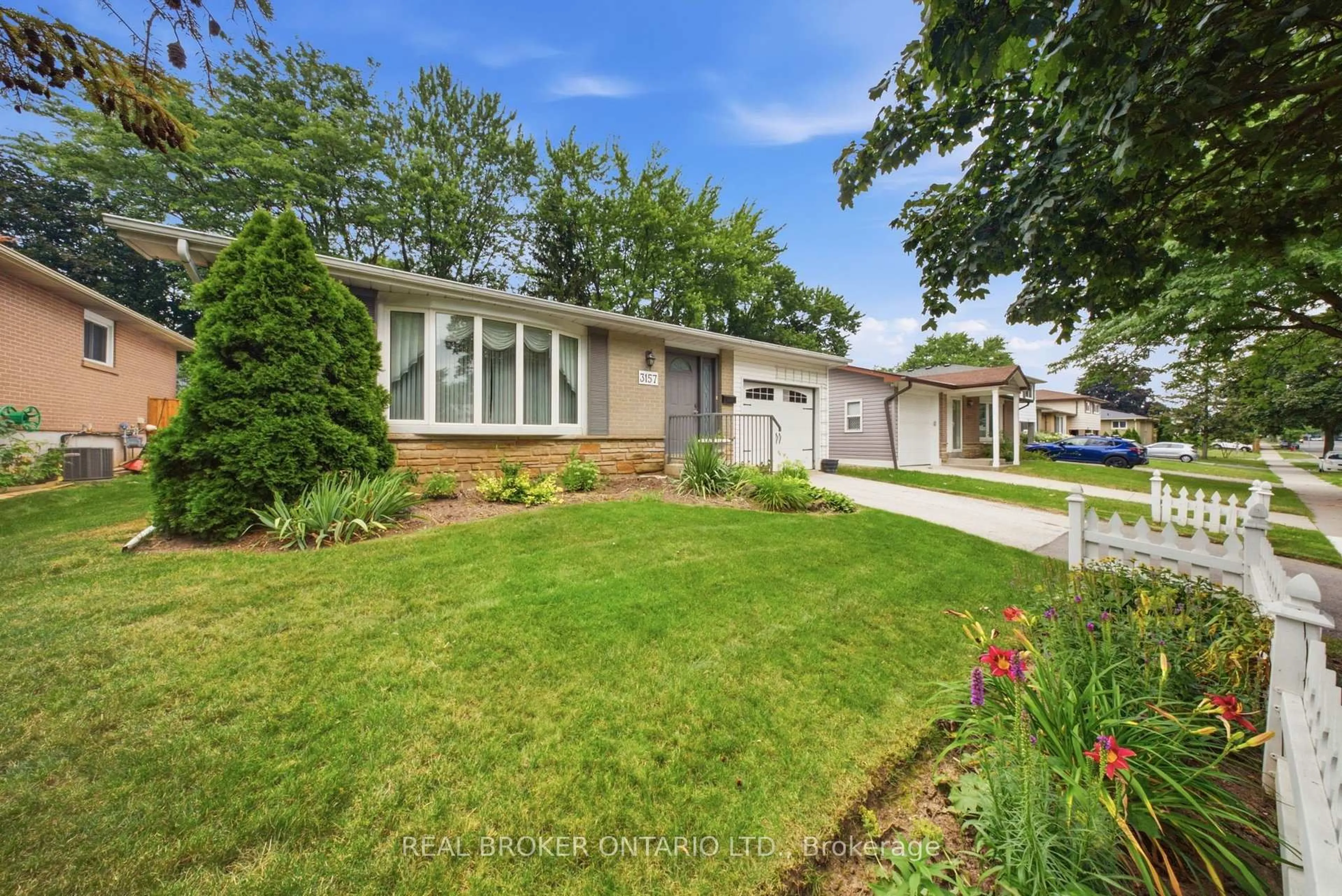 Home with vinyl exterior material, street for 3157 Palmer Dr, Burlington Ontario L7M 1L3