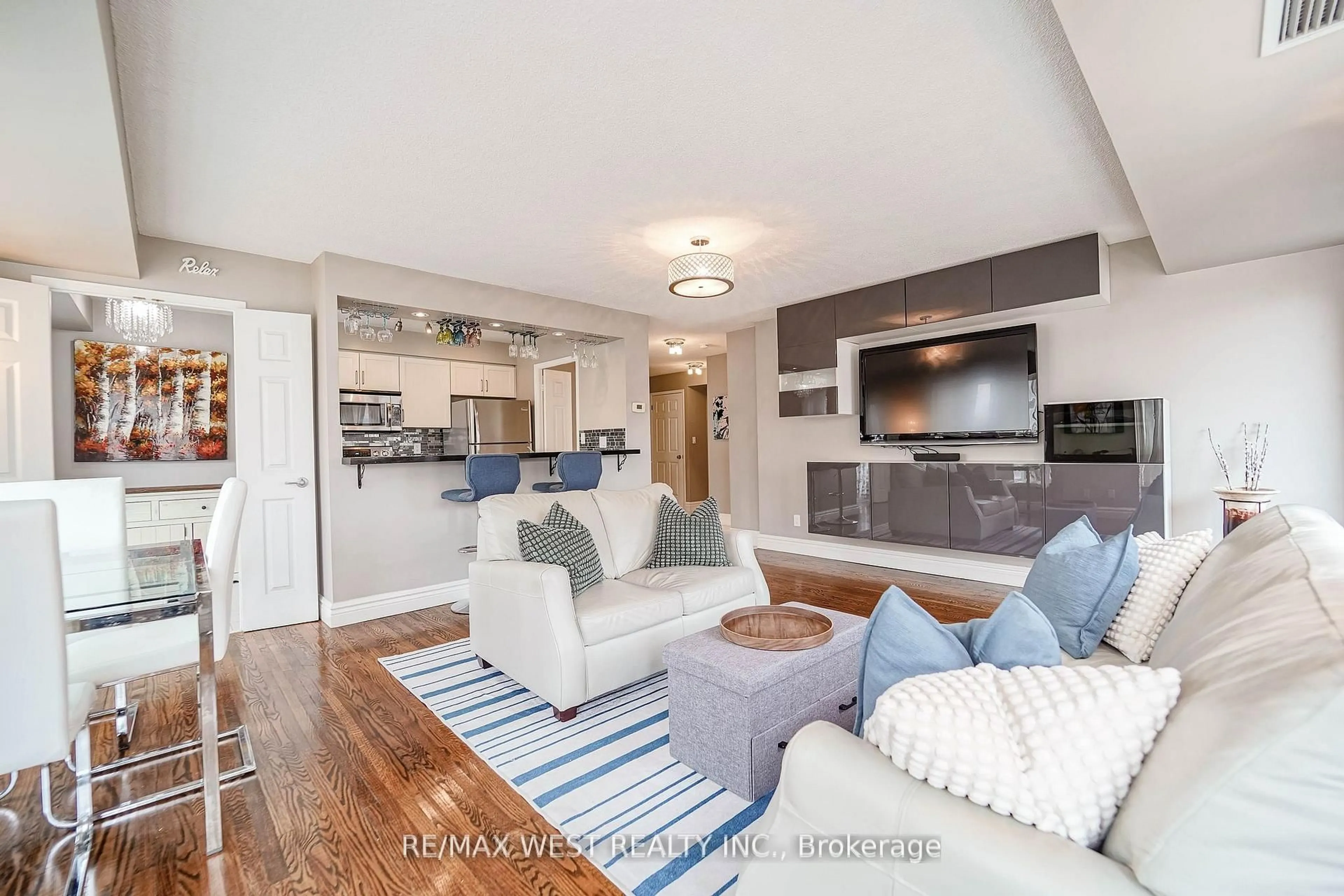 Living room with furniture, unknown for 190 Manitoba St #309, Toronto Ontario M8Y 3Y8