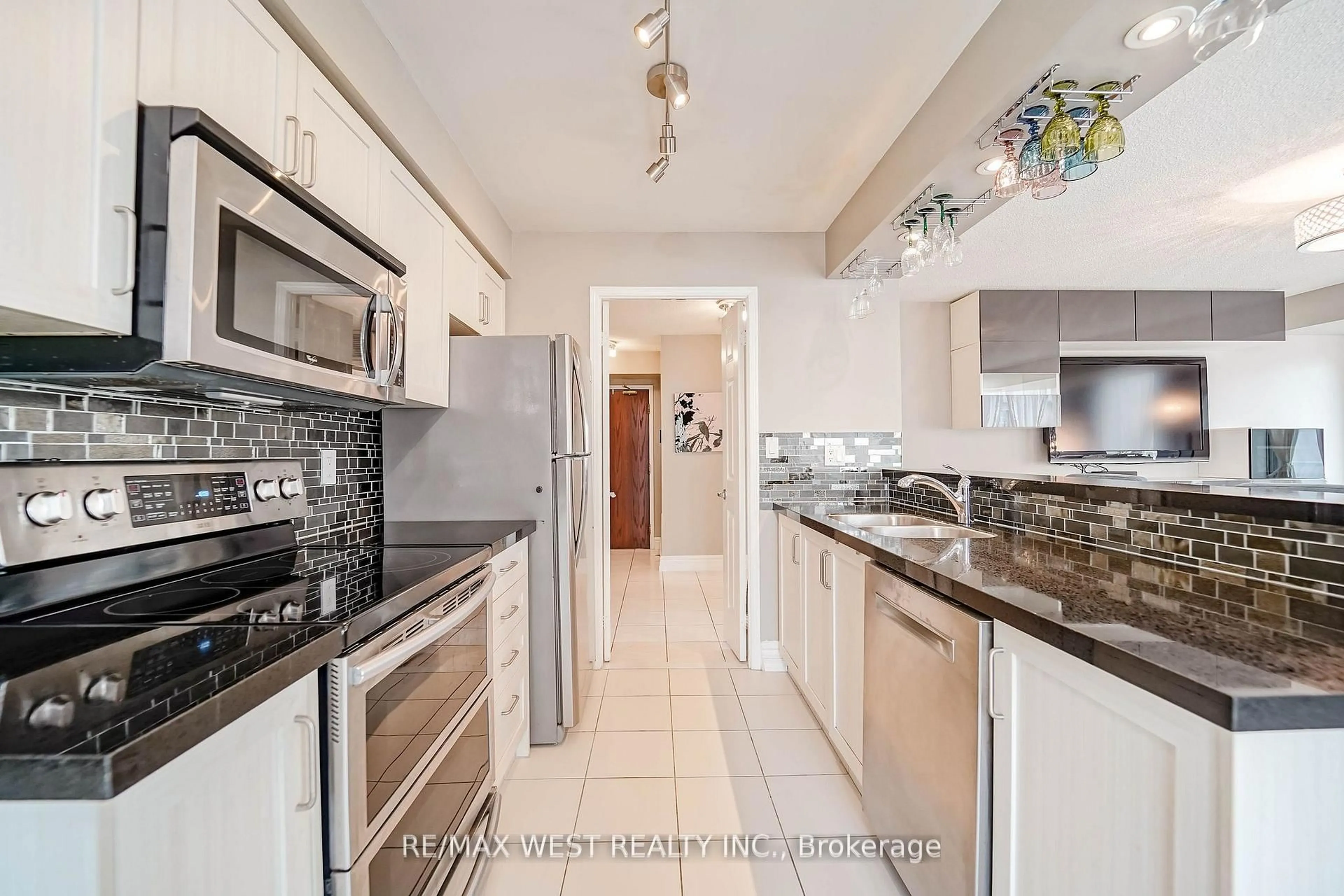 Unknown for 190 Manitoba St #309, Toronto Ontario M8Y 3Y8