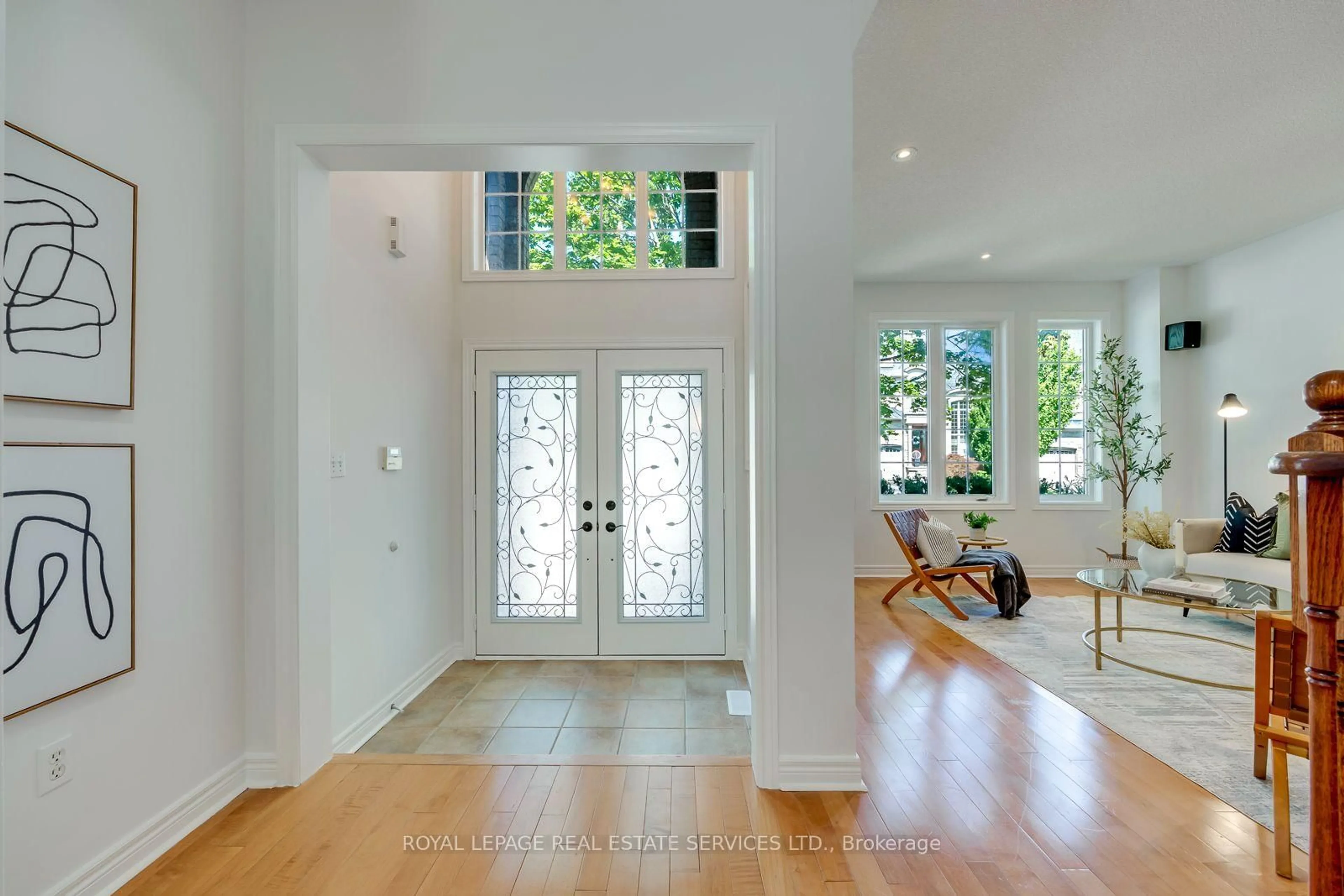 Indoor entryway for 2116 Blackforest Cres, Oakville Ontario L6M 4T6