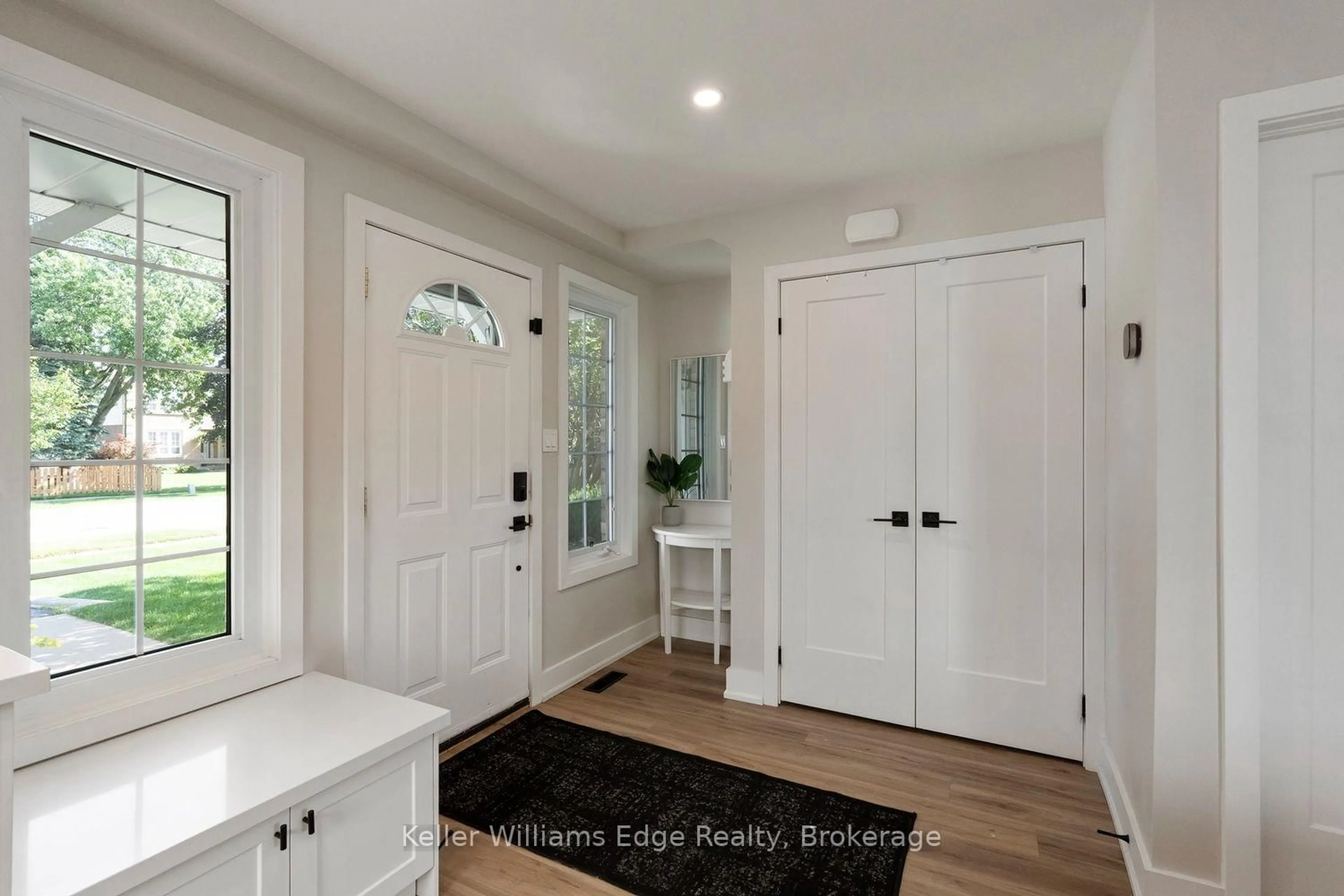 Indoor entryway for 3389 Palmer Dr, Burlington Ontario L7M 1Z7