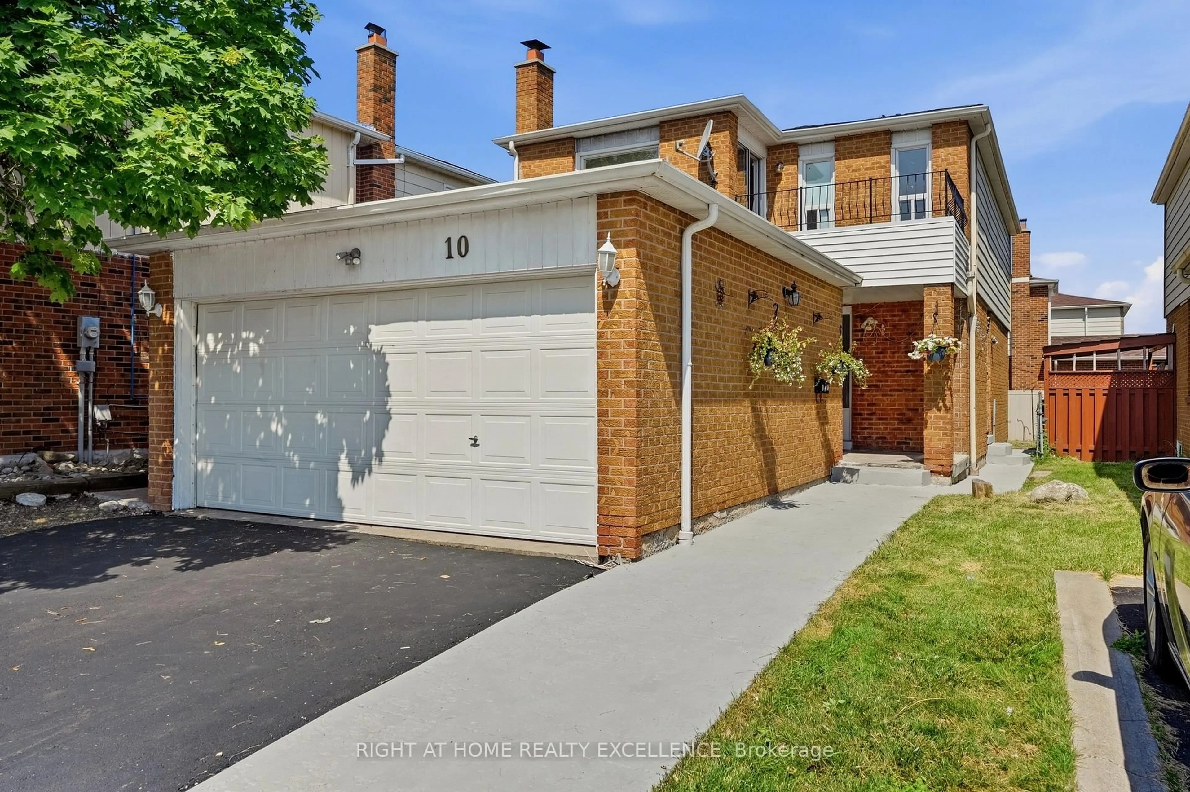 Home with brick exterior material, street for 10 Banting Cres, Brampton Ontario L6Y 2L8