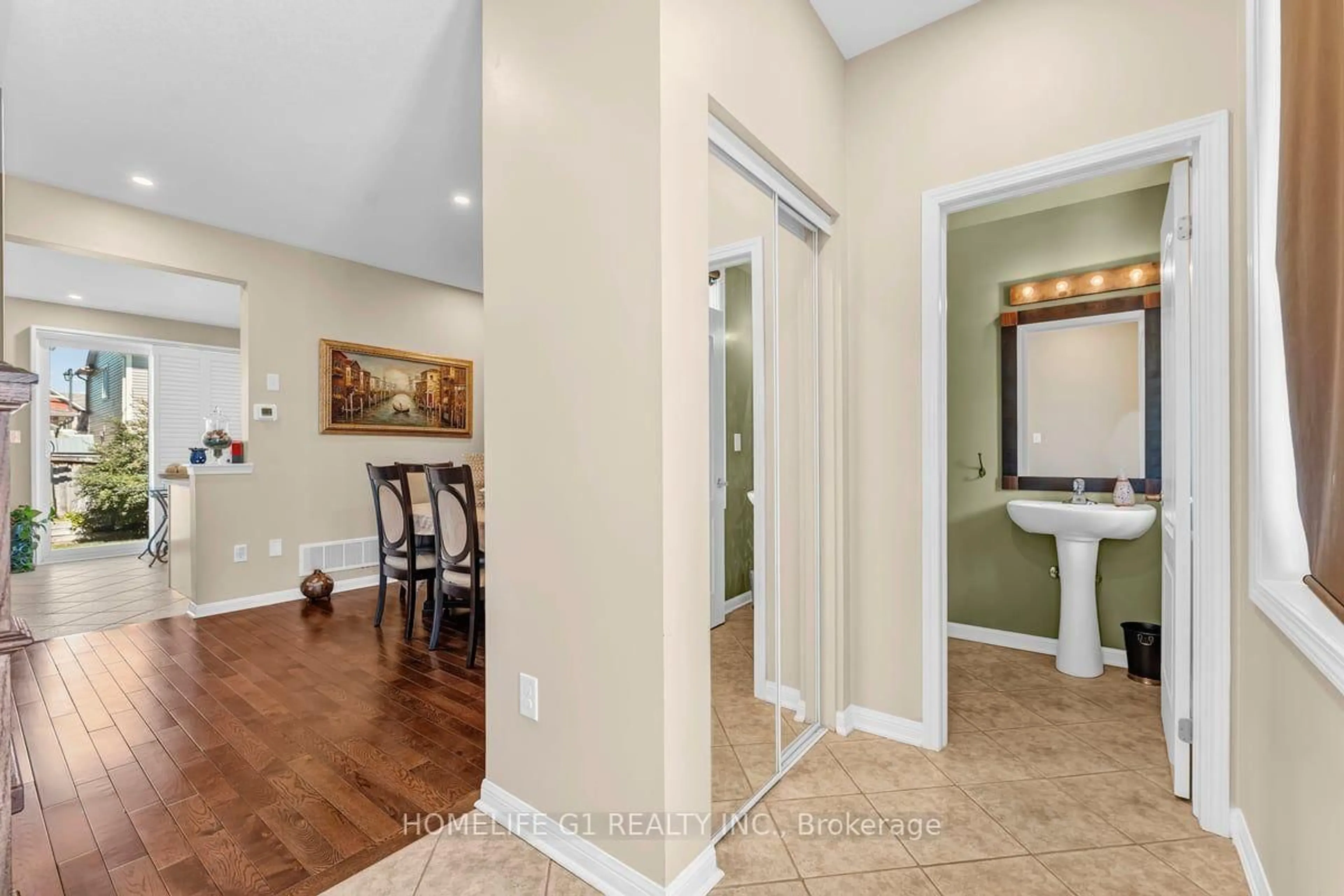 Indoor entryway for 889 Challinor Terr, Milton Ontario L9T 7V6