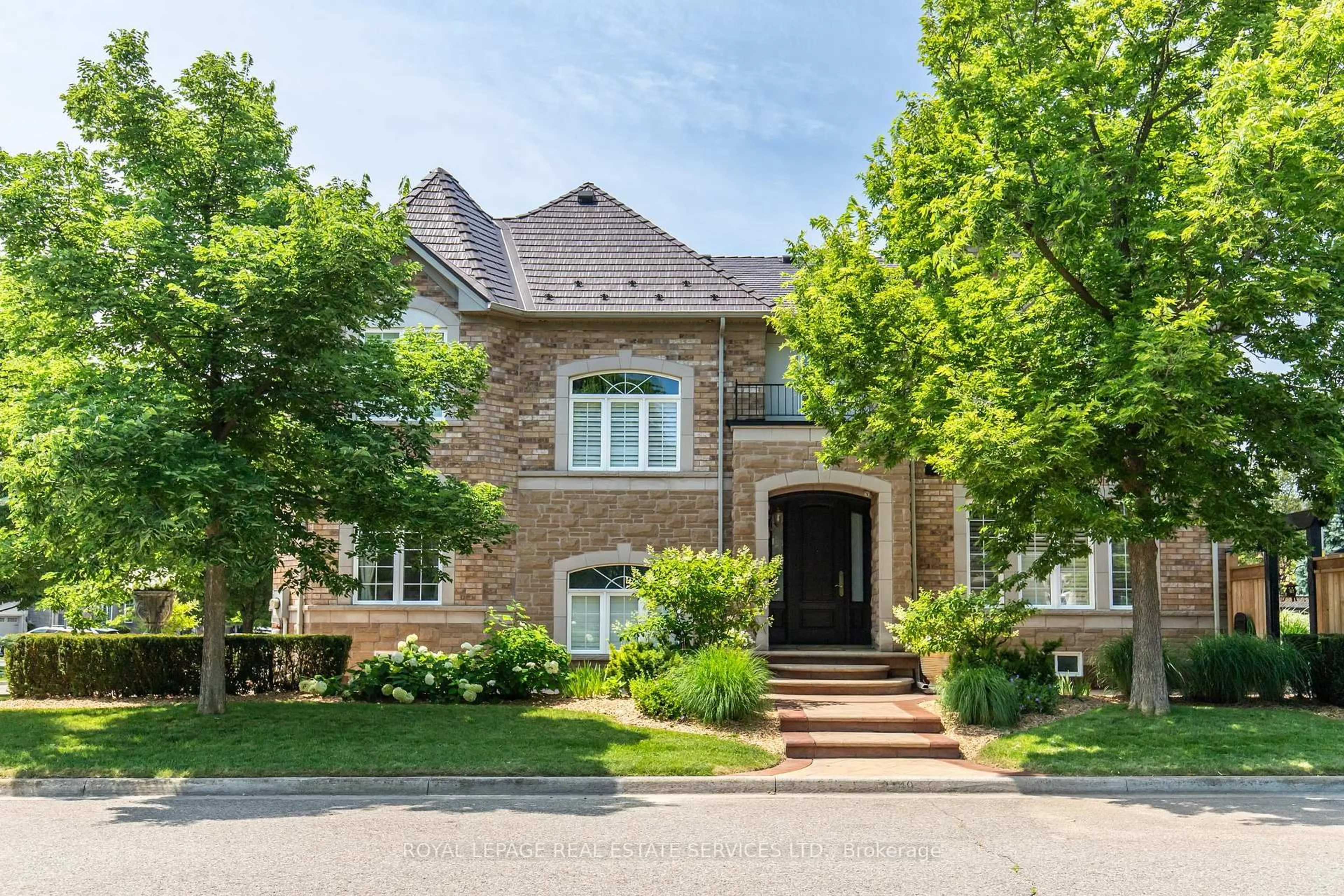Home with brick exterior material, street for 2149 Alderbrook Dr, Oakville Ontario L6M 4Z3