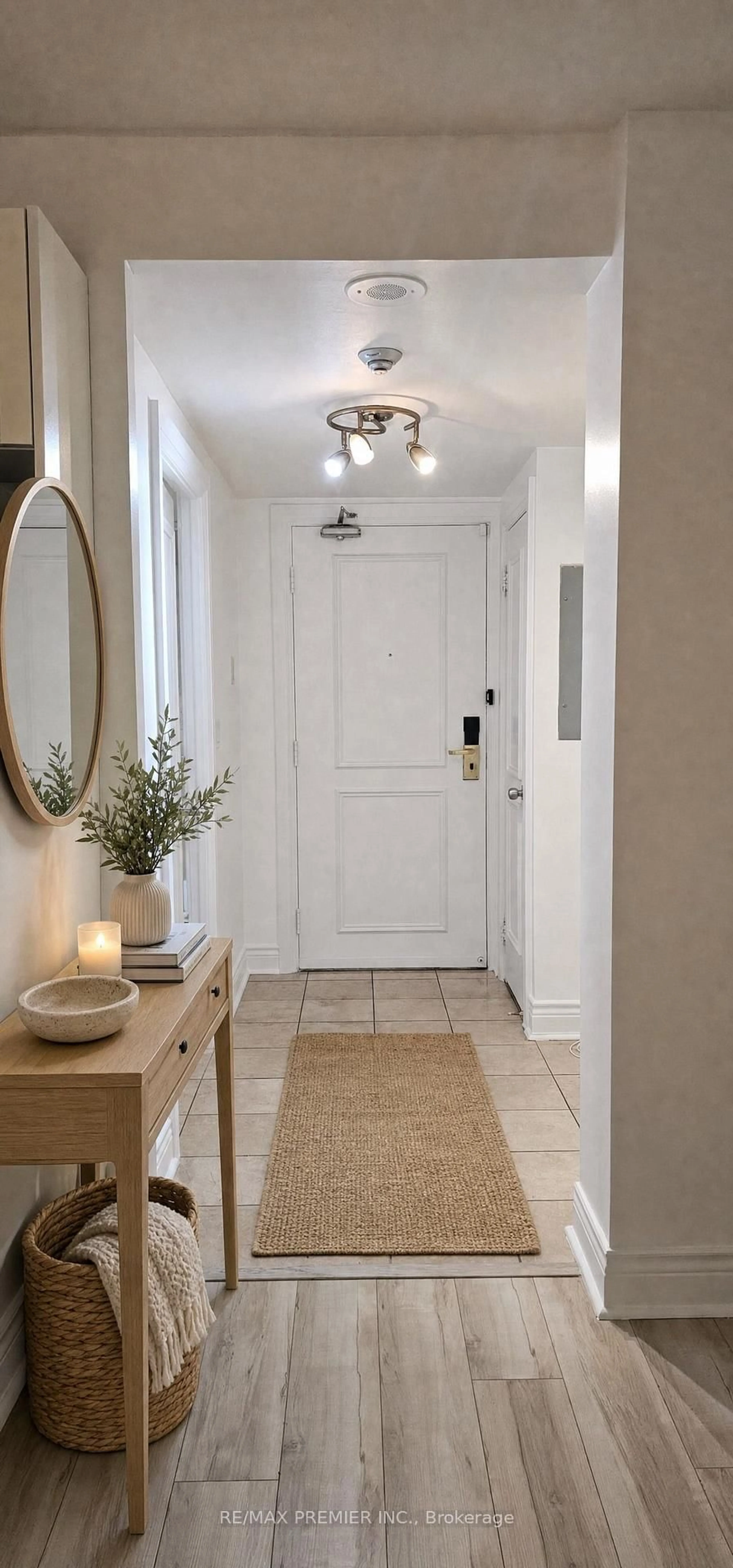 Indoor entryway for 2737 Keele St #307, Toronto Ontario M3M 2E9