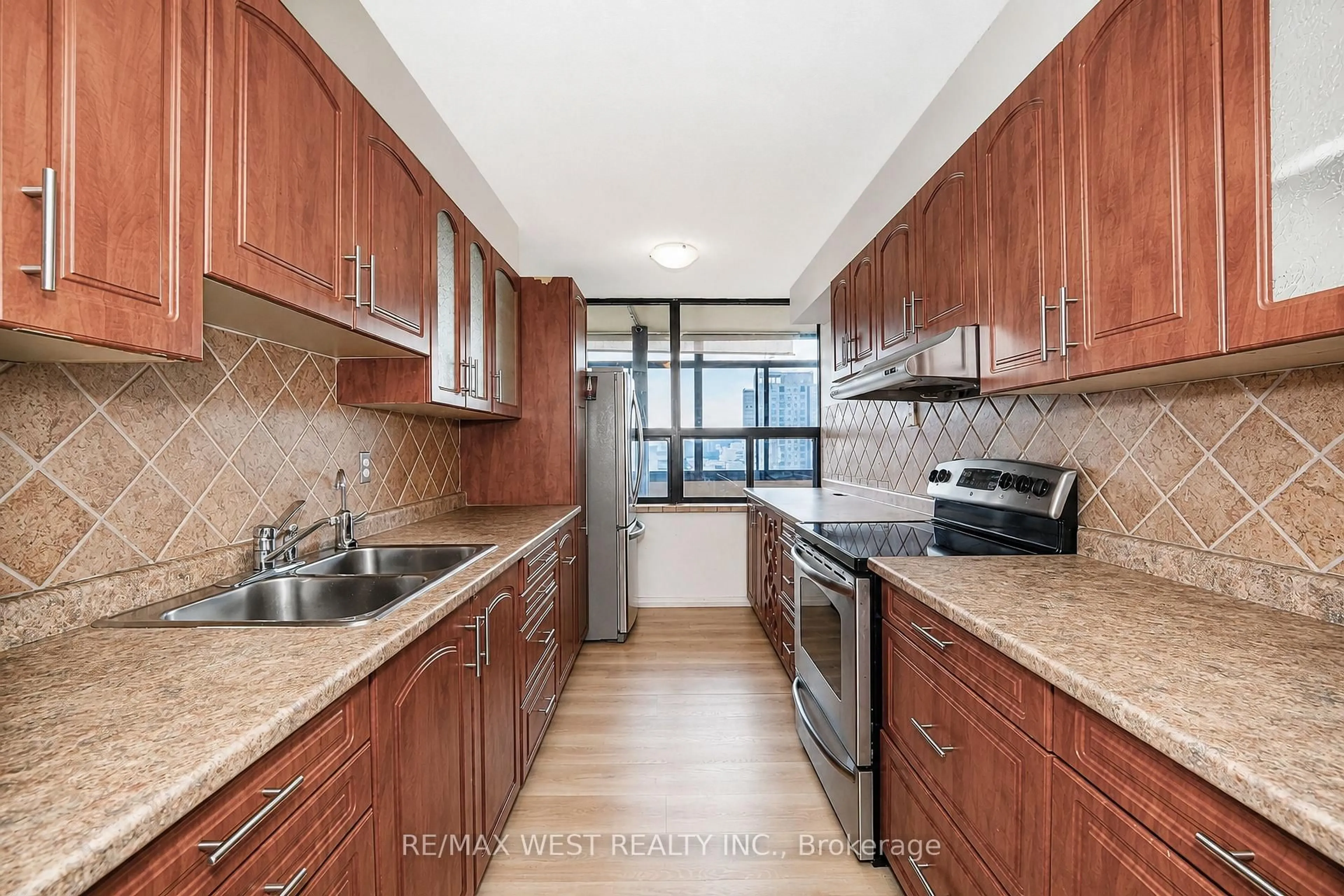 Standard kitchen, ceramic/tile floor for 18 Knightsbridge Rd #1604, Brampton Ontario L6T 3X5