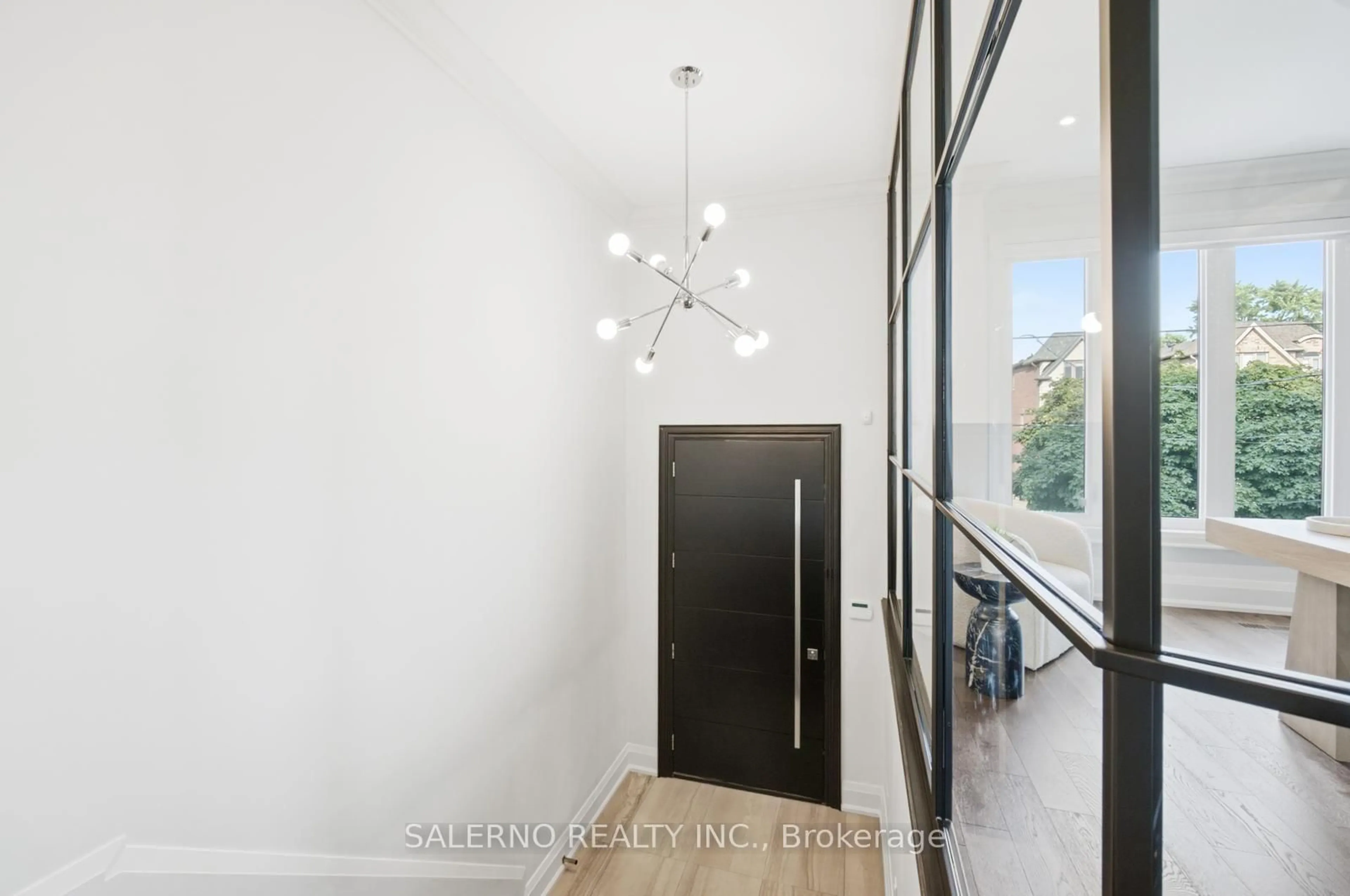 Indoor entryway for 72 Renfield St #B, Toronto Ontario M6M 4V7
