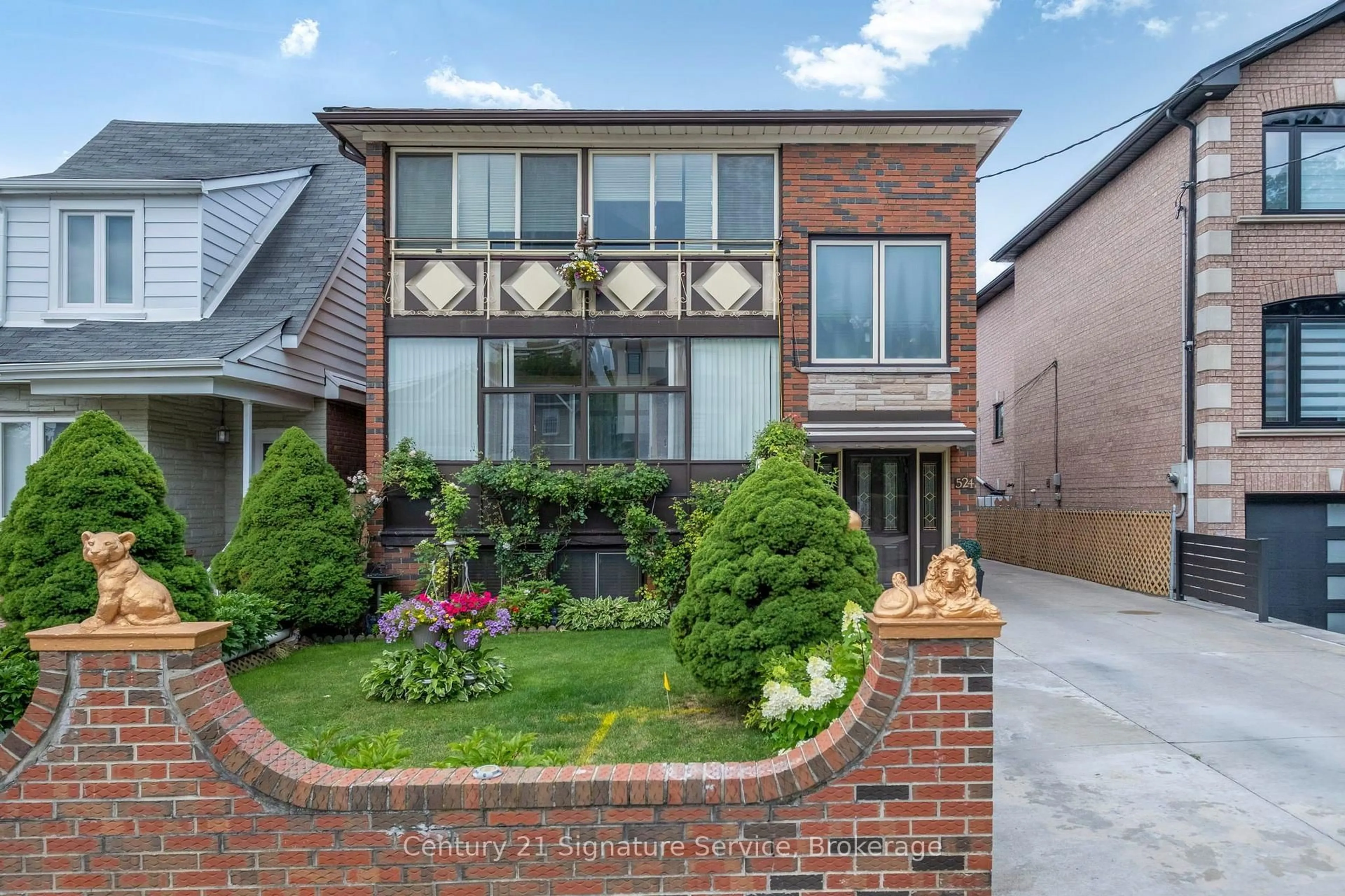 Home with brick exterior material, street for 524 Silverthorn Ave, Toronto Ontario M6M 3H7