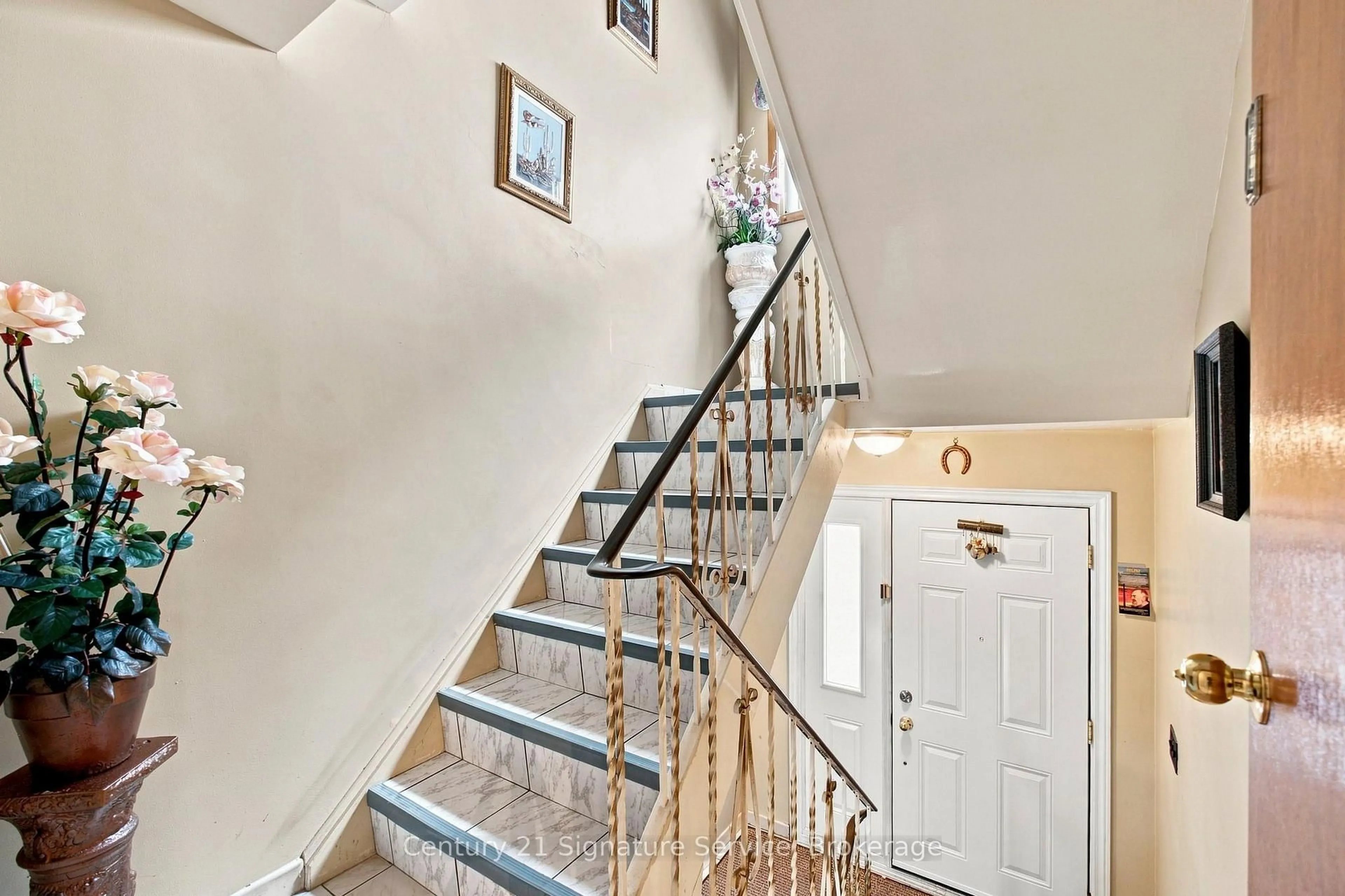 Unknown for 524 Silverthorn Ave, Toronto Ontario M6M 3H7