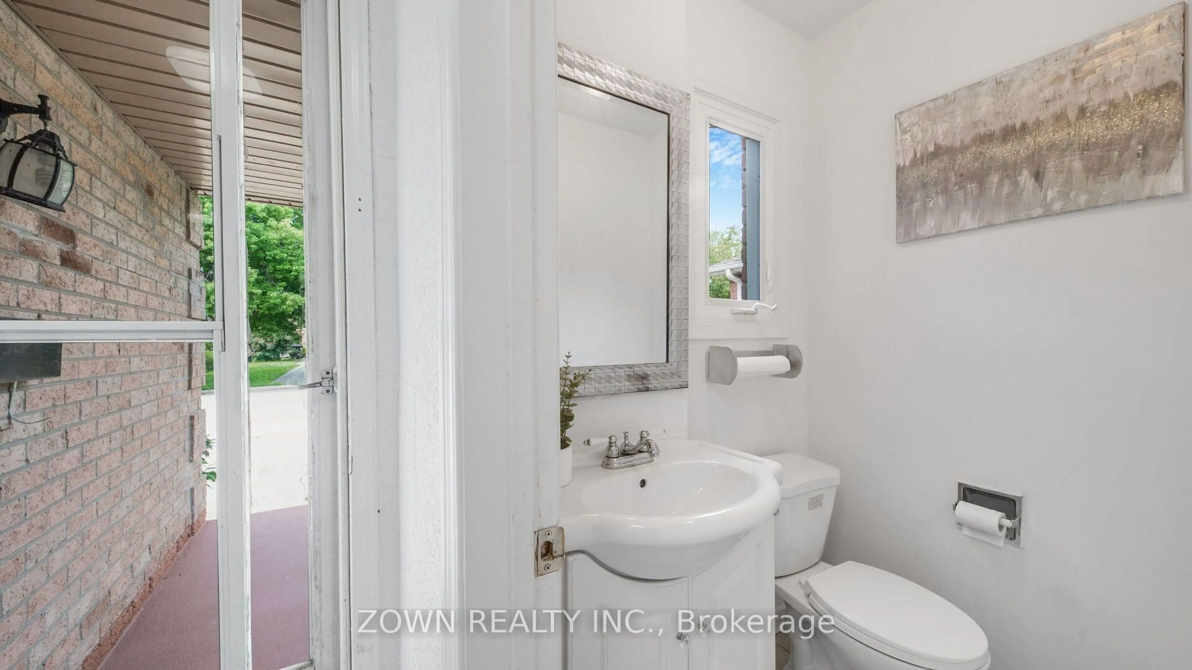 Standard bathroom, ceramic/tile floor for 1542 Kirkrow Cres, Mississauga Ontario L5M 3Y8