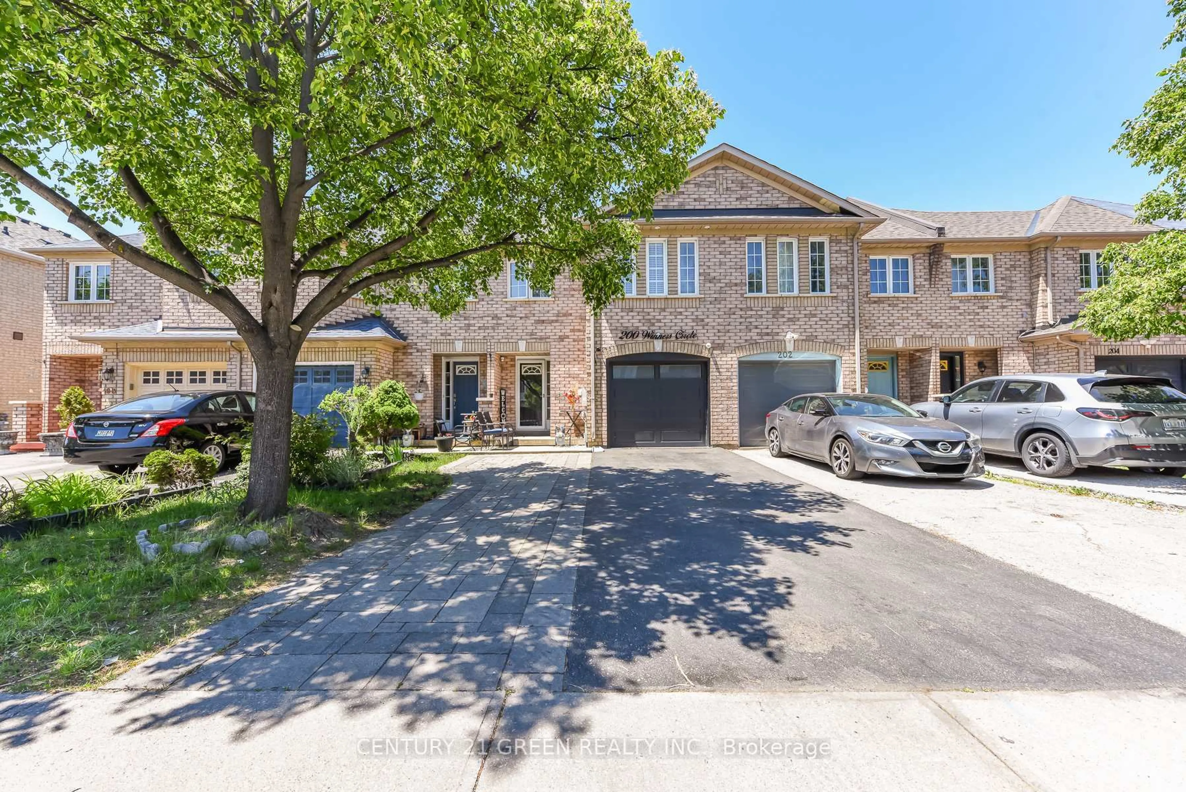 A pic from outside/outdoor area/front of a property/back of a property/a pic from drone, street for 200 Winners Circ, Brampton Ontario L7A 1M2
