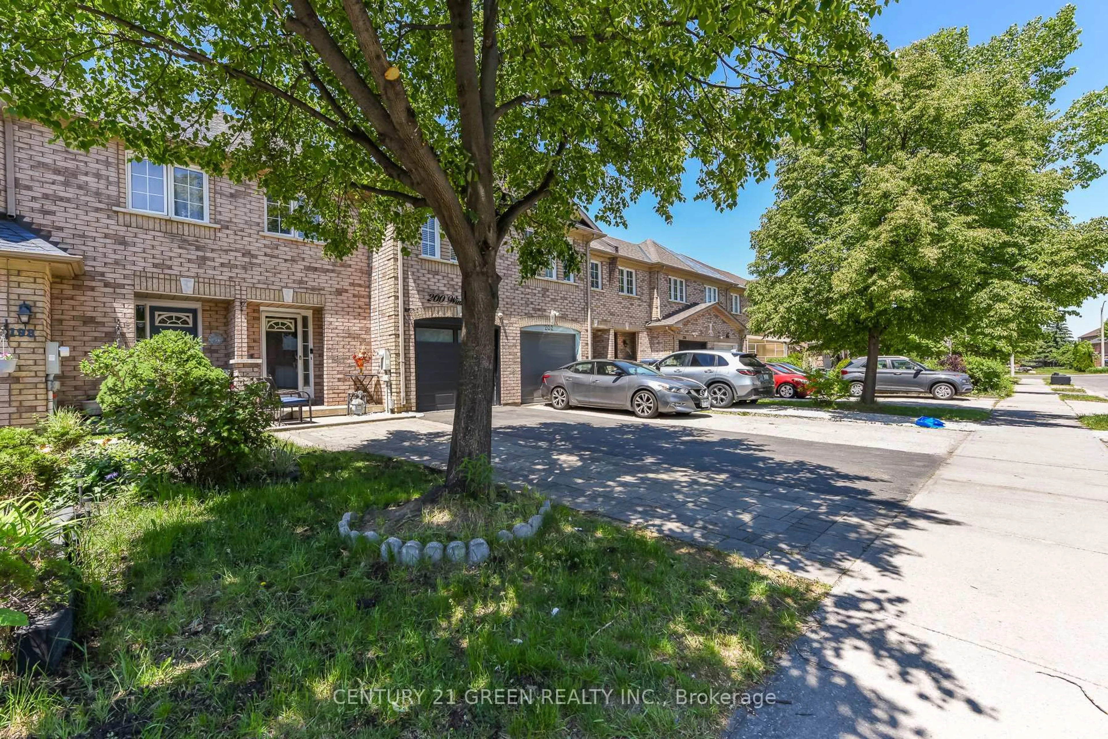 A pic from outside/outdoor area/front of a property/back of a property/a pic from drone, street for 200 Winners Circ, Brampton Ontario L7A 1M2