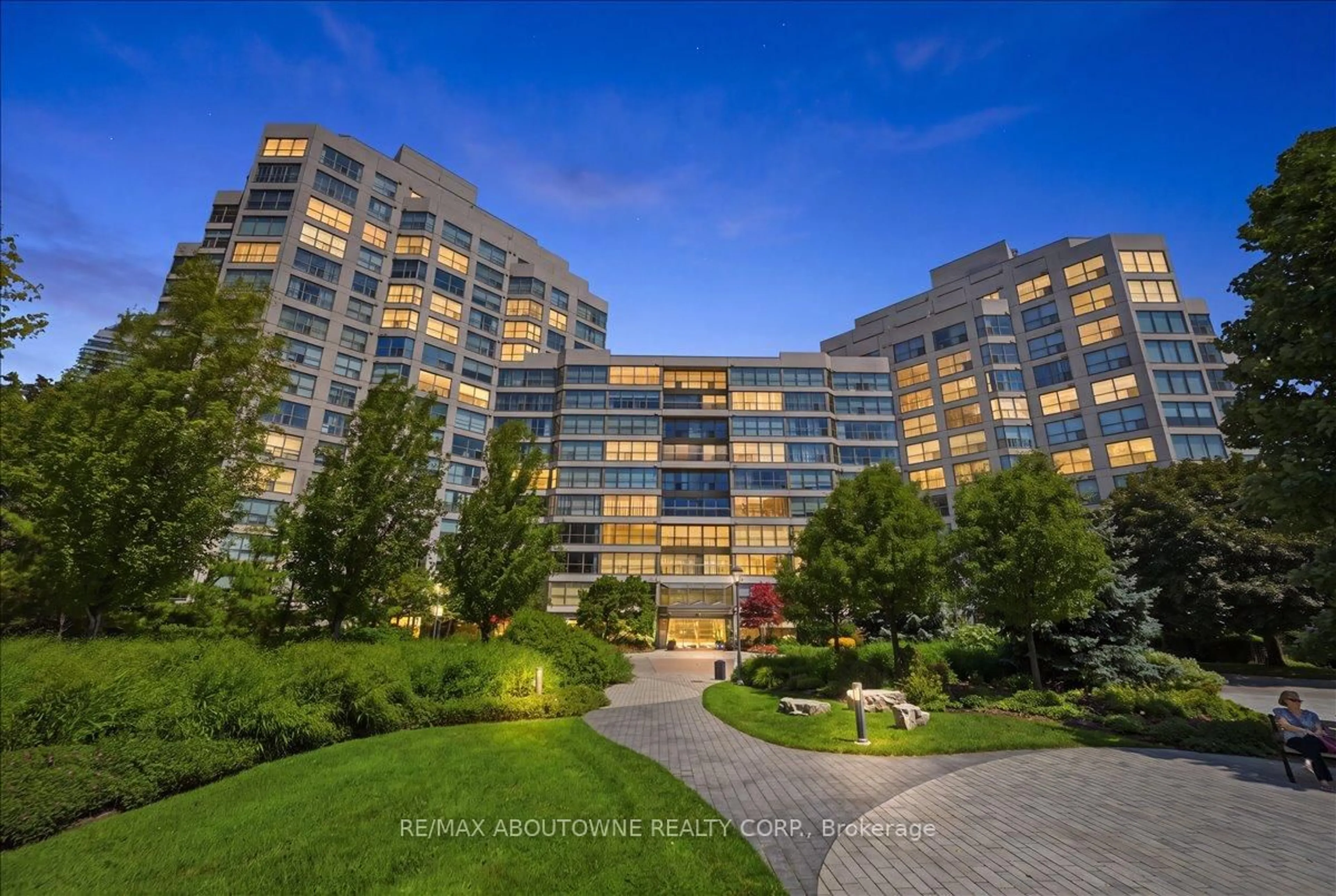 Indoor foyer for 2261 Lakeshore Blvd #712, Toronto Ontario M8V 3X1