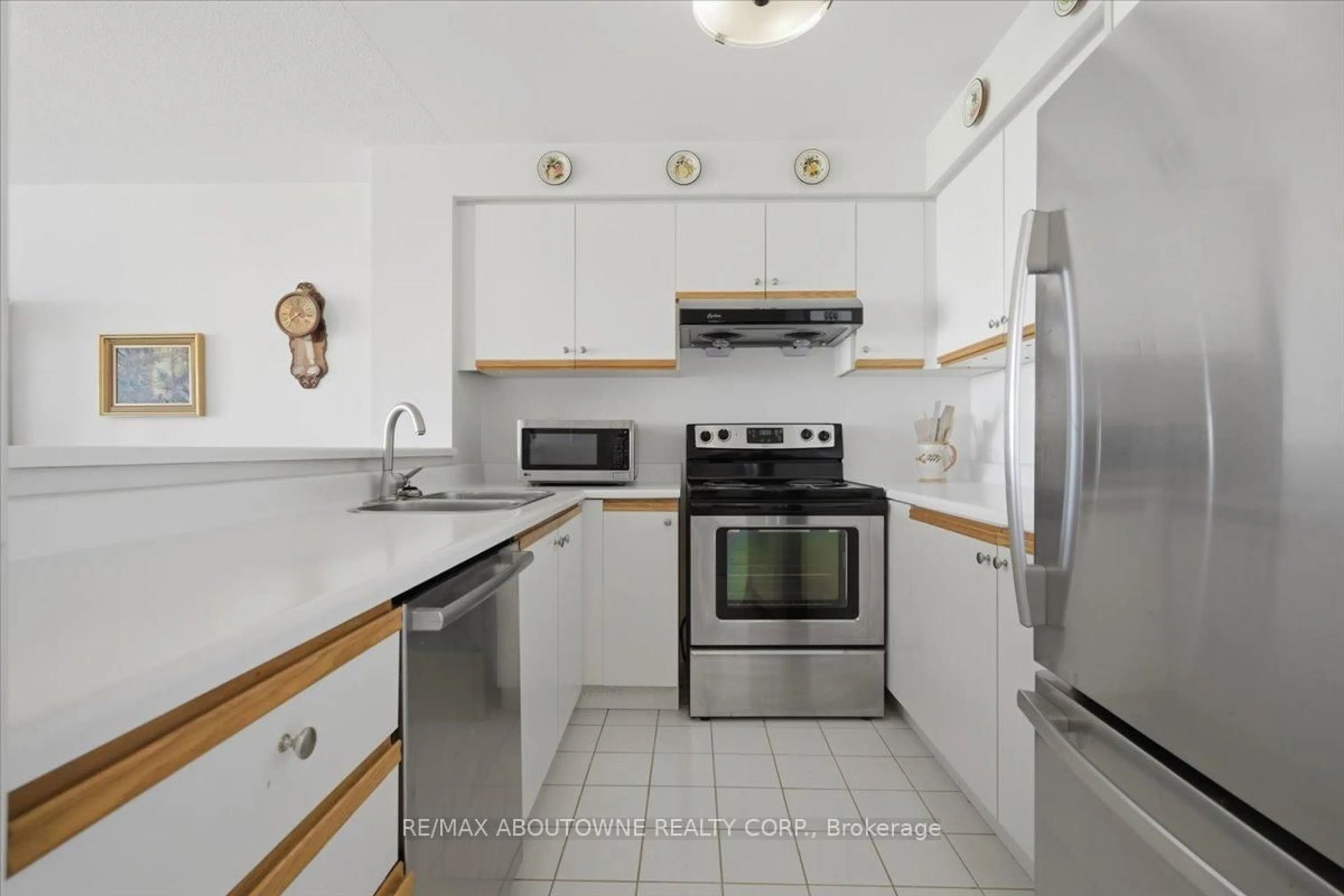 Standard kitchen, unknown for 2261 Lakeshore Blvd #712, Toronto Ontario M8V 3X1