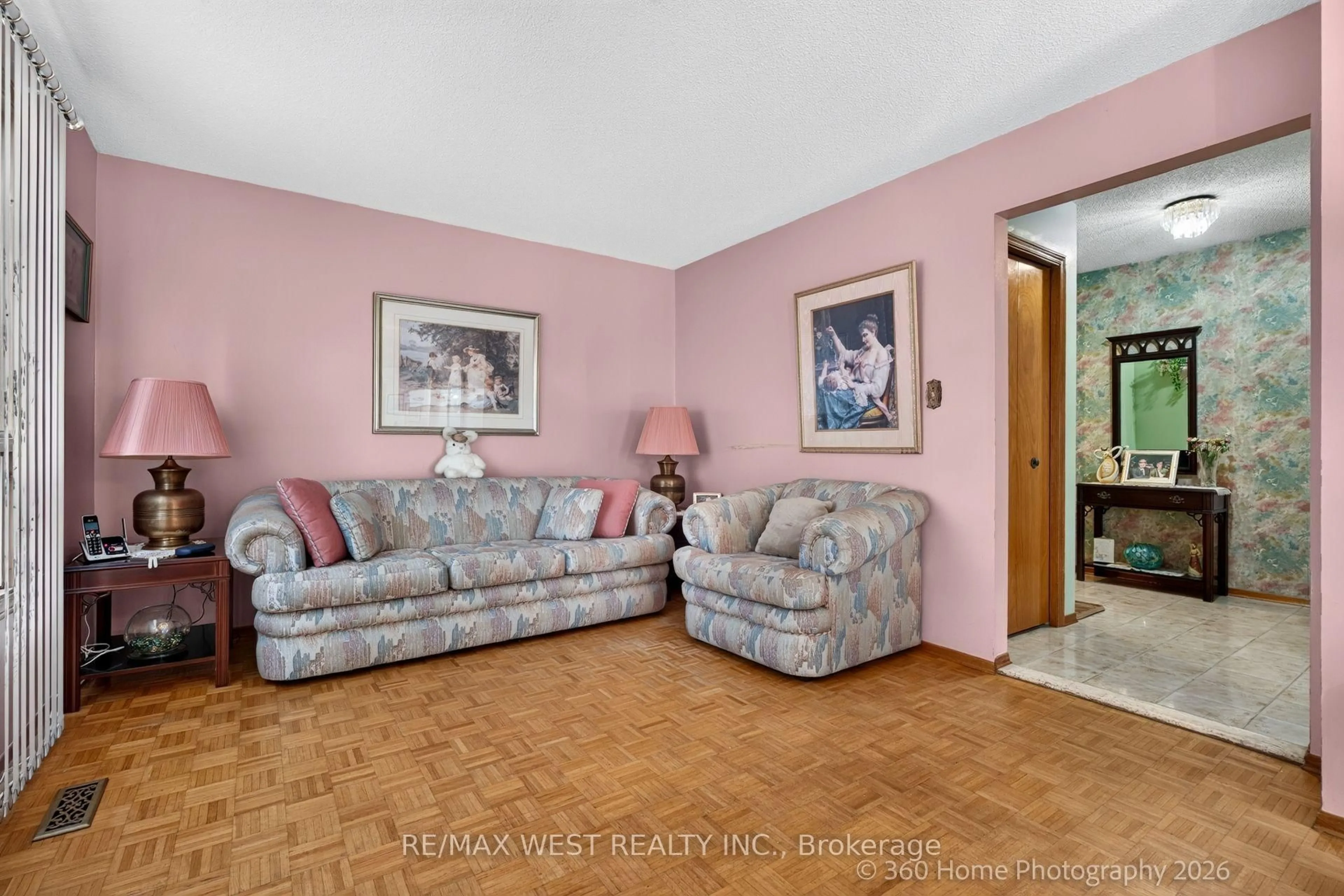 Living room with furniture, unknown for 4157 Ottewell Cres, Mississauga Ontario L4W 4A4
