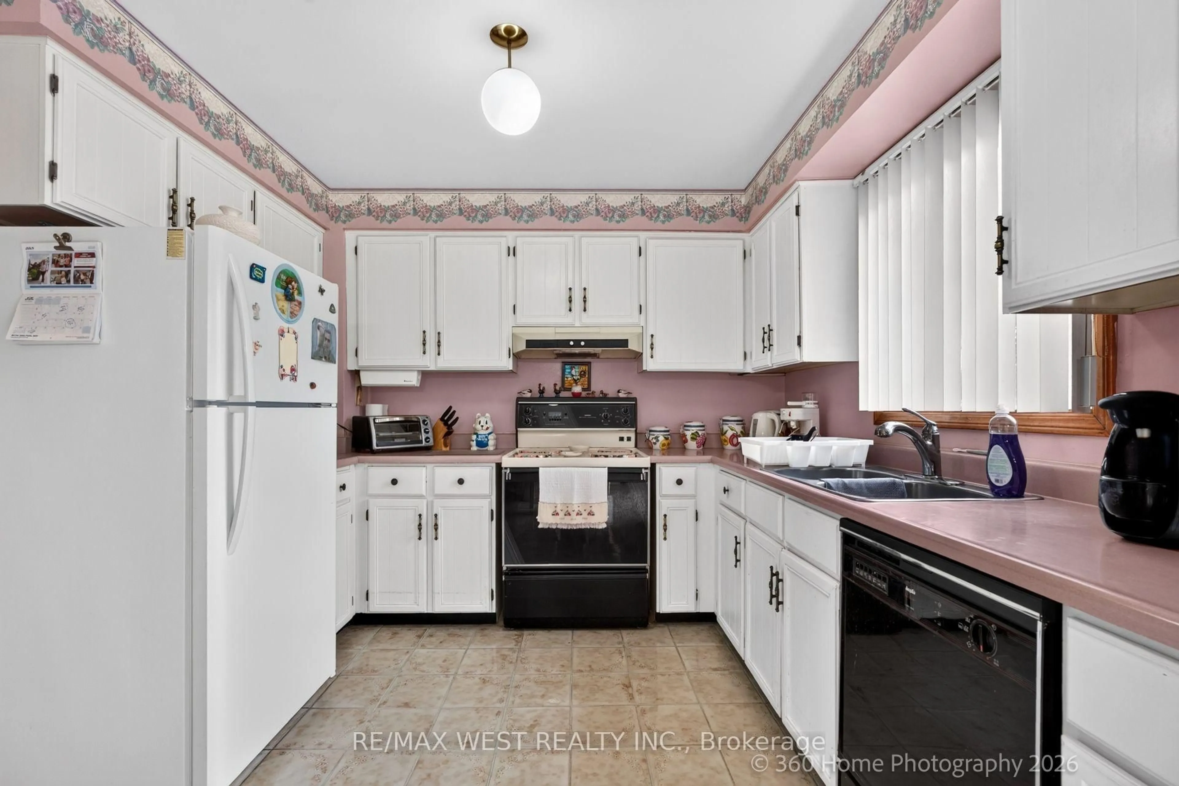 Standard kitchen, ceramic/tile floor for 4157 Ottewell Cres, Mississauga Ontario L4W 4A4