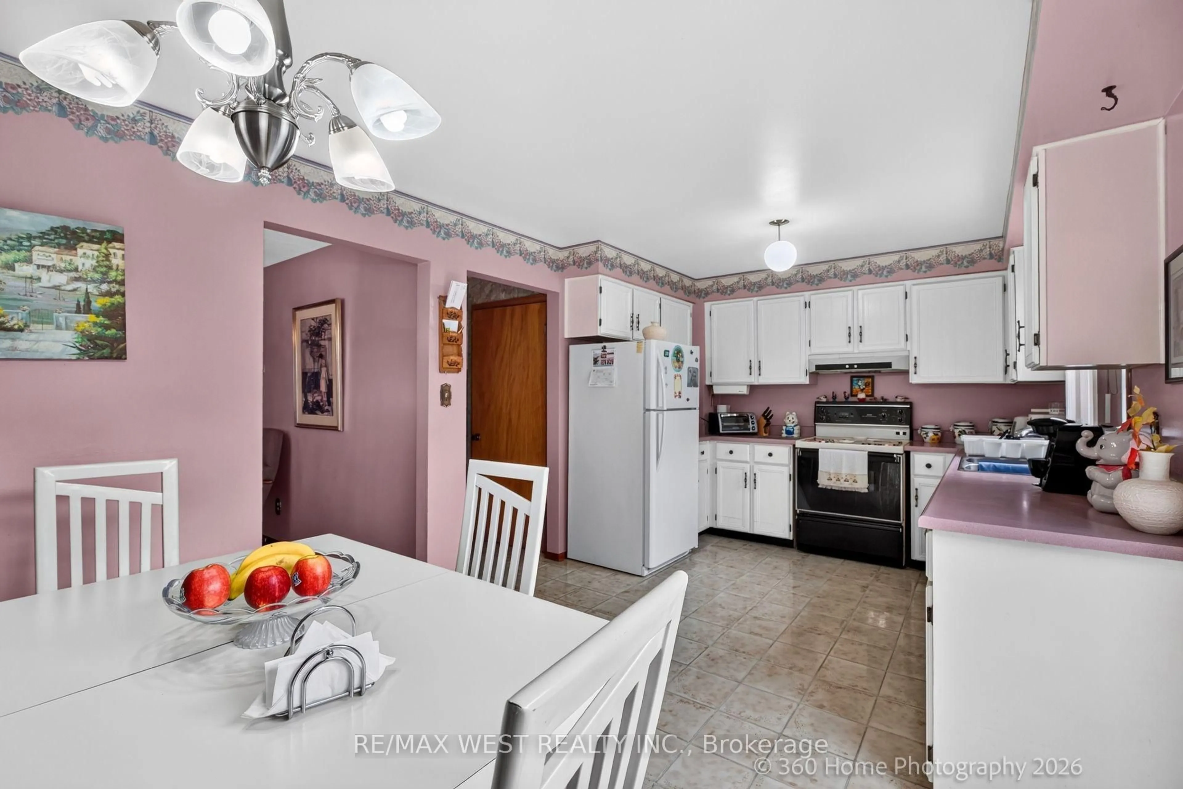 Standard kitchen, ceramic/tile floor for 4157 Ottewell Cres, Mississauga Ontario L4W 4A4