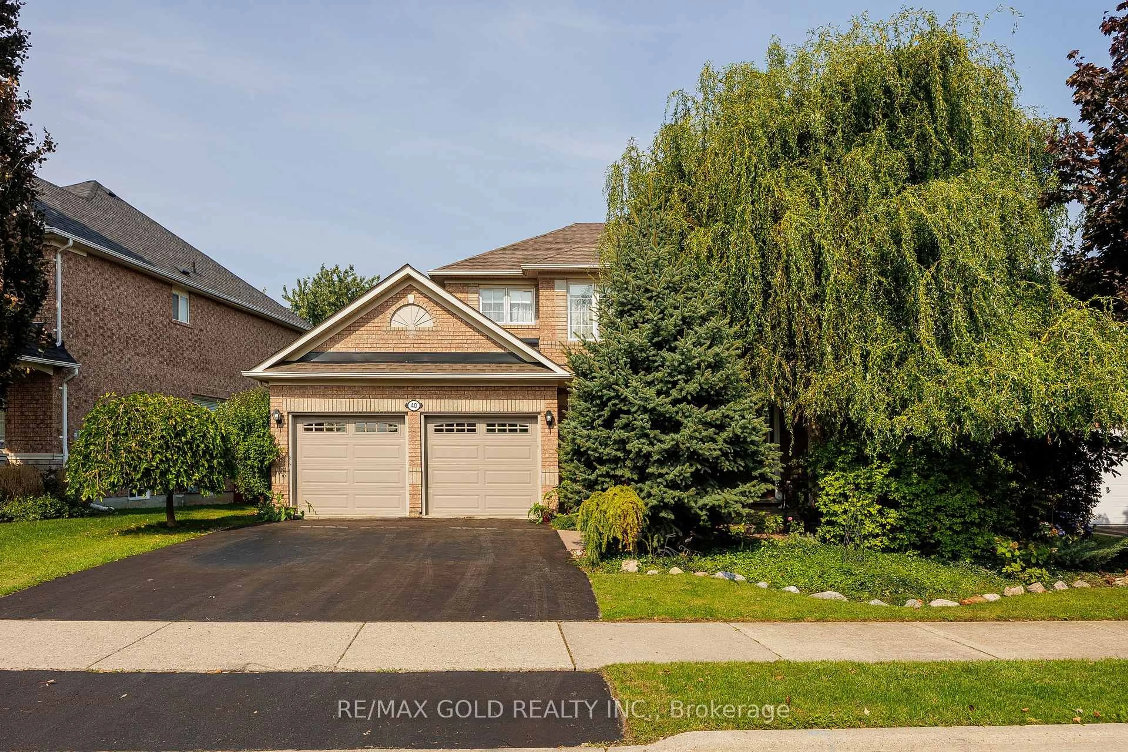 Unknown for 40 Maldives Cres, Brampton Ontario L6P 1L3