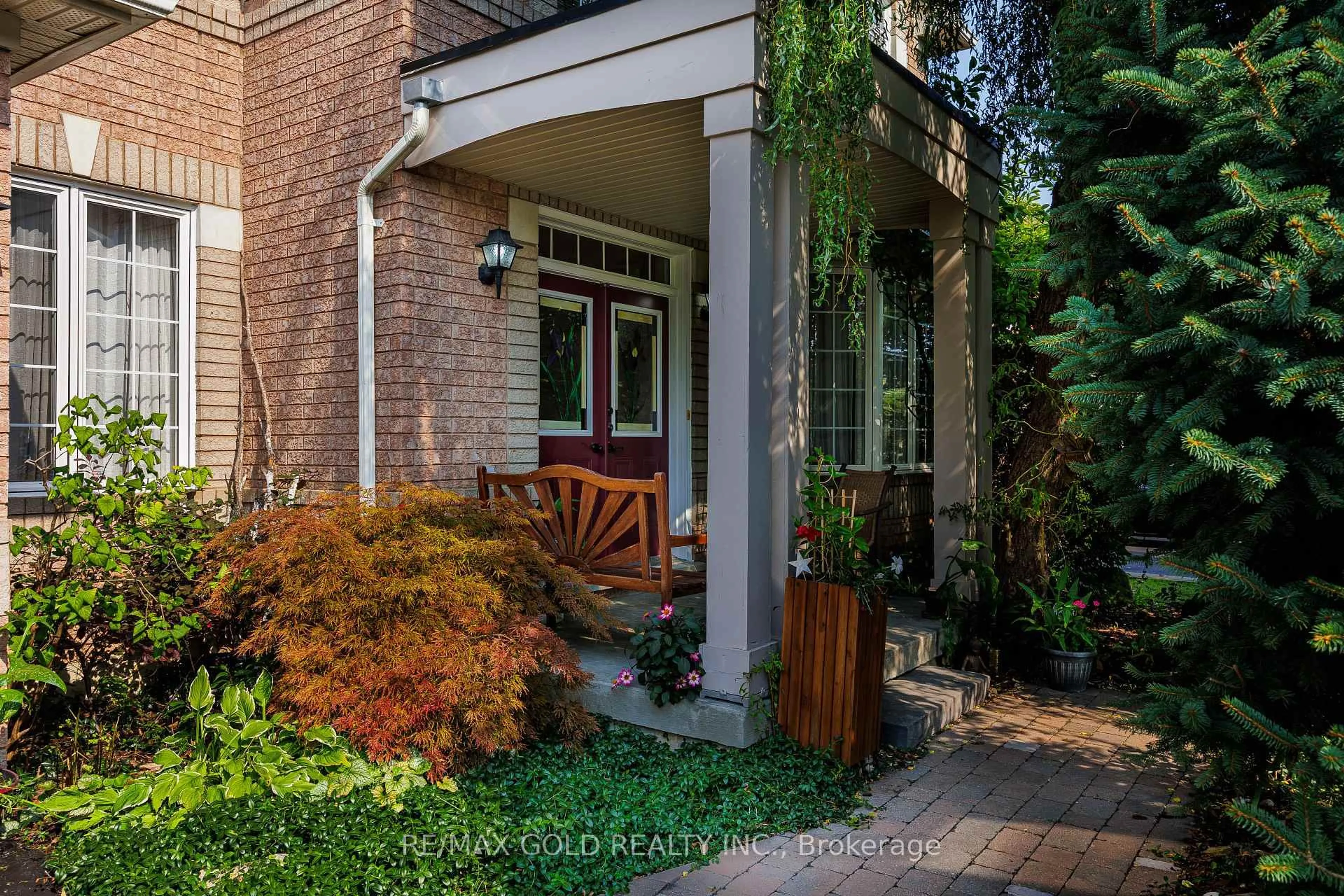 Patio, street for 40 Maldives Cres, Brampton Ontario L6P 1L3