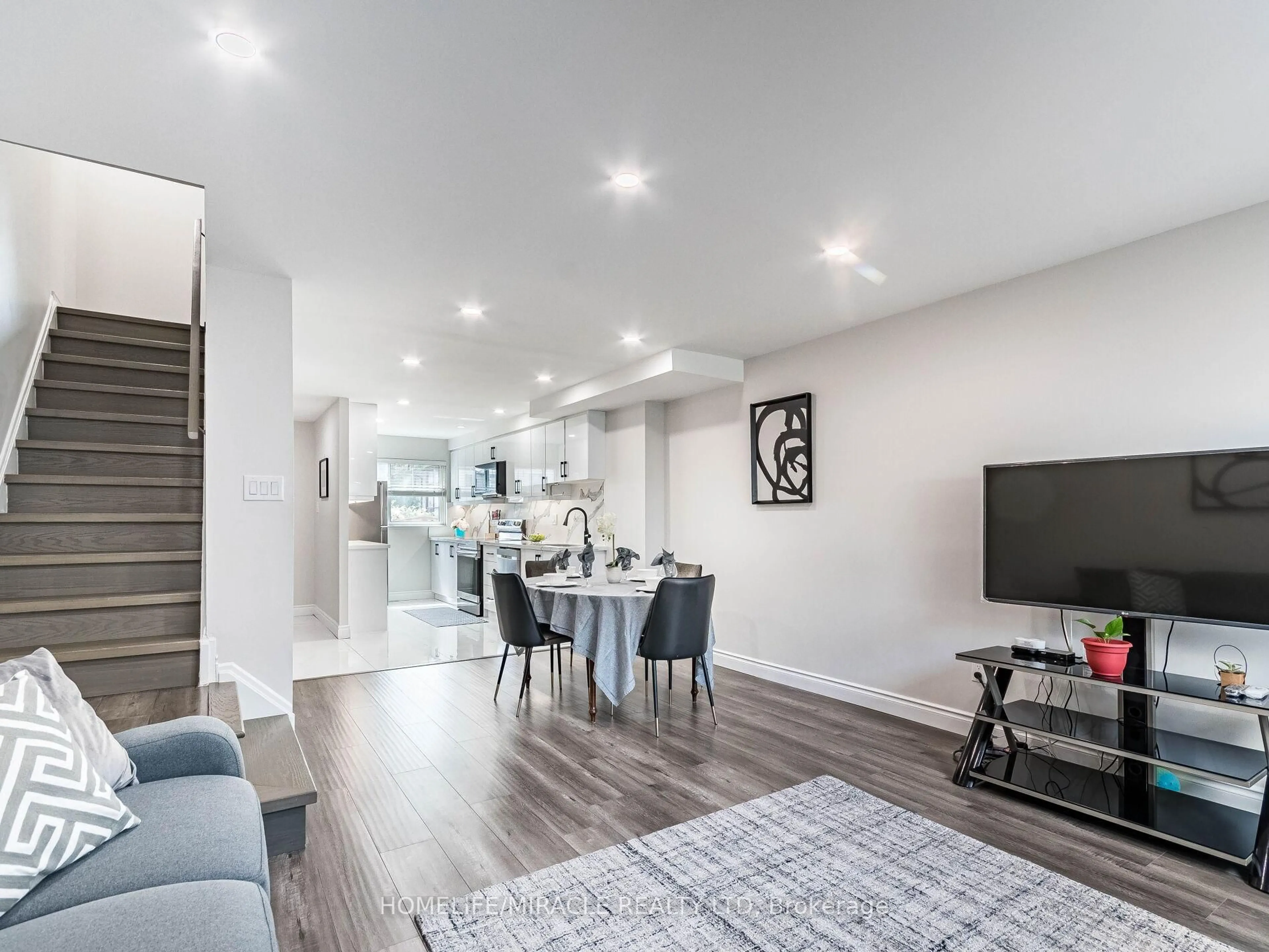 Open concept kitchen, unknown for 180 Mississauga Valley Blvd #124, Mississauga Ontario L5A 3M2