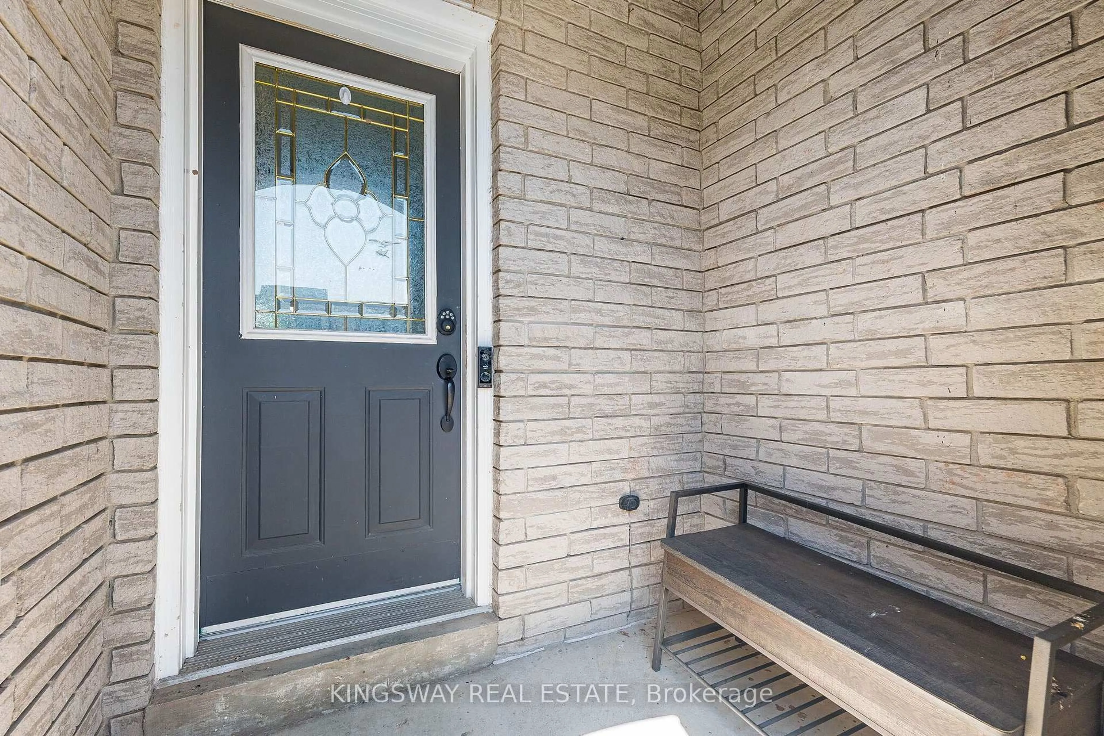 Indoor entryway for 2057 White Dove Circ, Oakville Ontario L6M 3R7