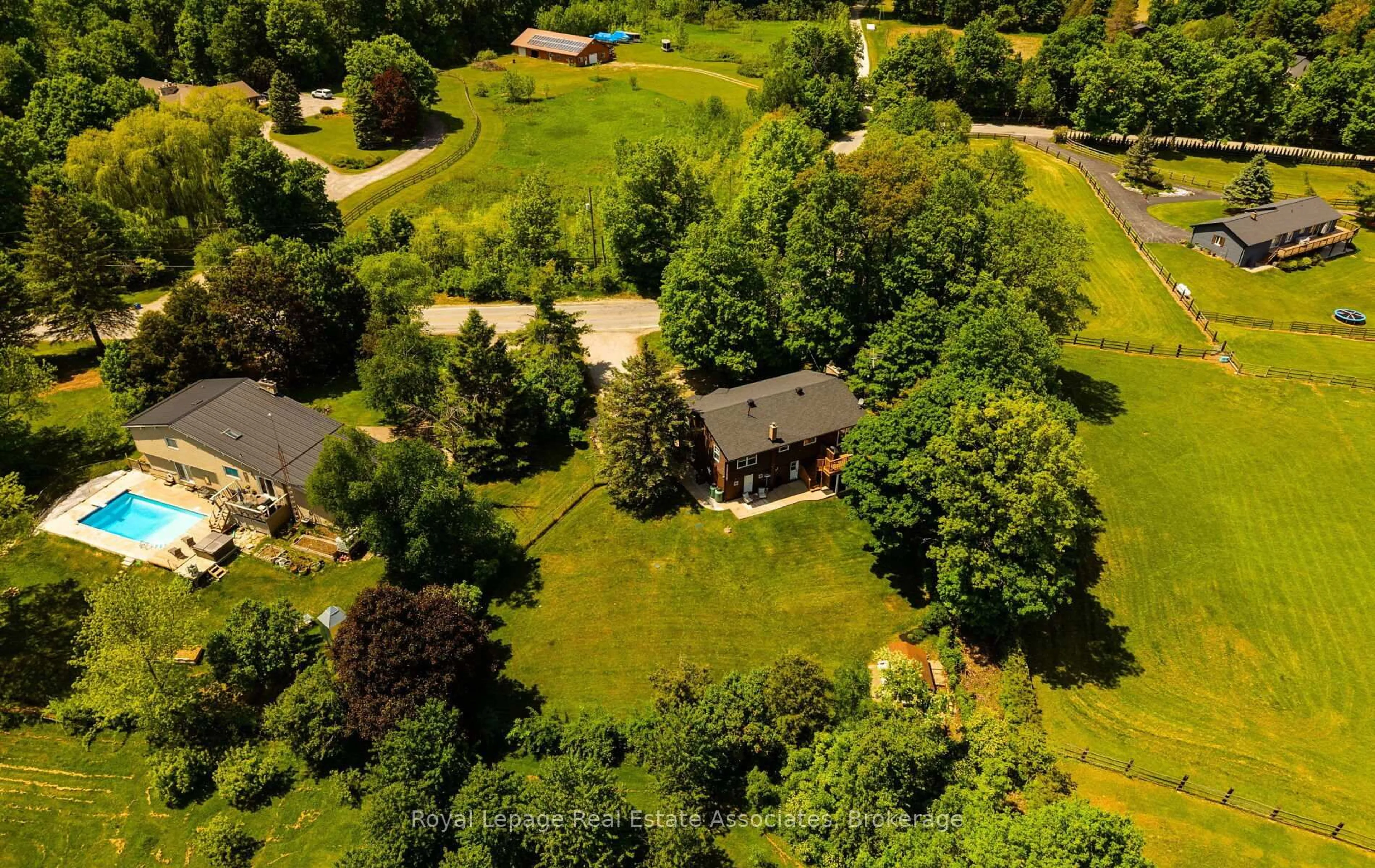 A pic from outside/outdoor area/front of a property/back of a property/a pic from drone, unknown for 7462 15 Sdrd, Halton Hills Ontario L9T 2X7