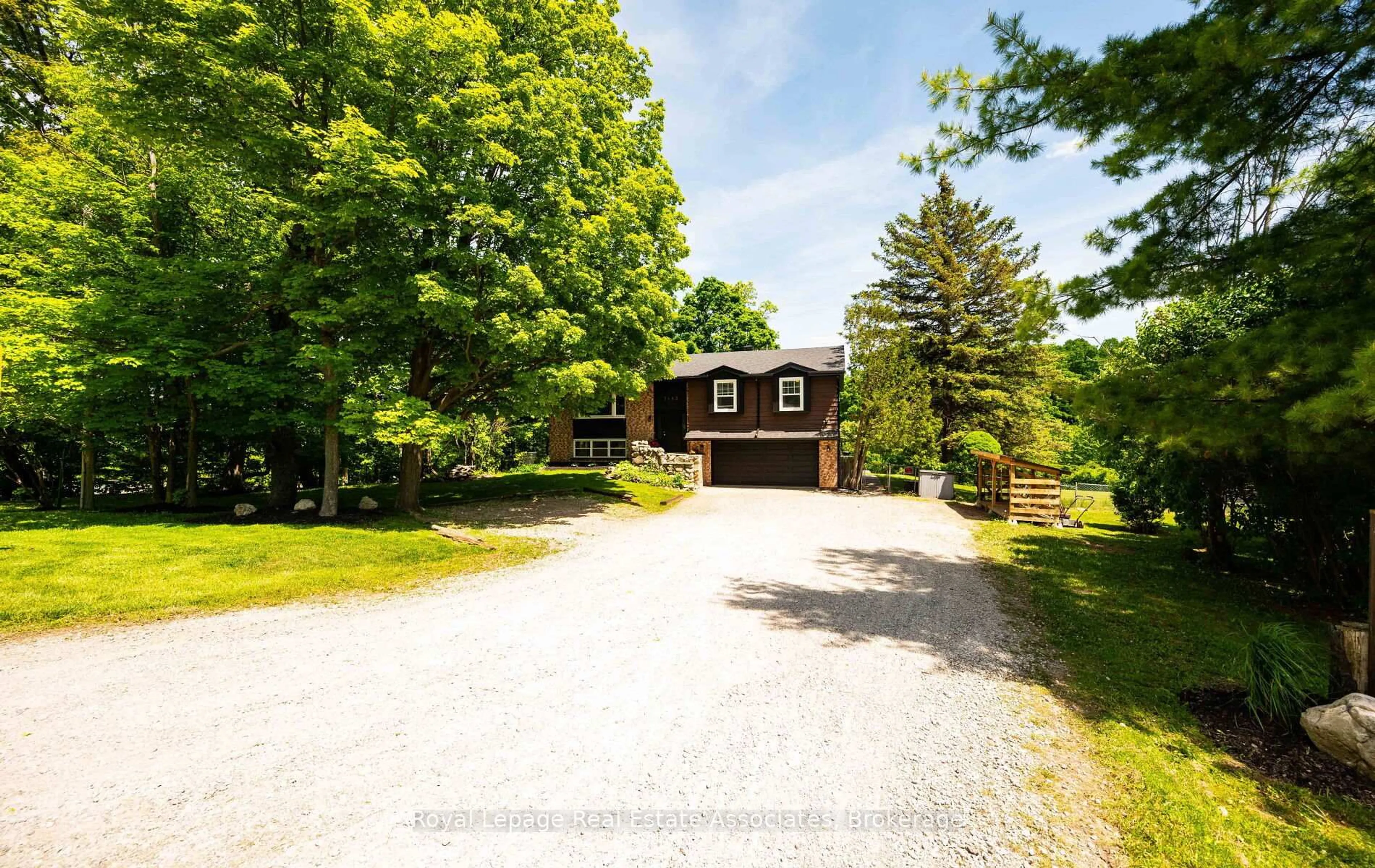A pic from outside/outdoor area/front of a property/back of a property/a pic from drone, unknown for 7462 15 Sdrd, Halton Hills Ontario L9T 2X7