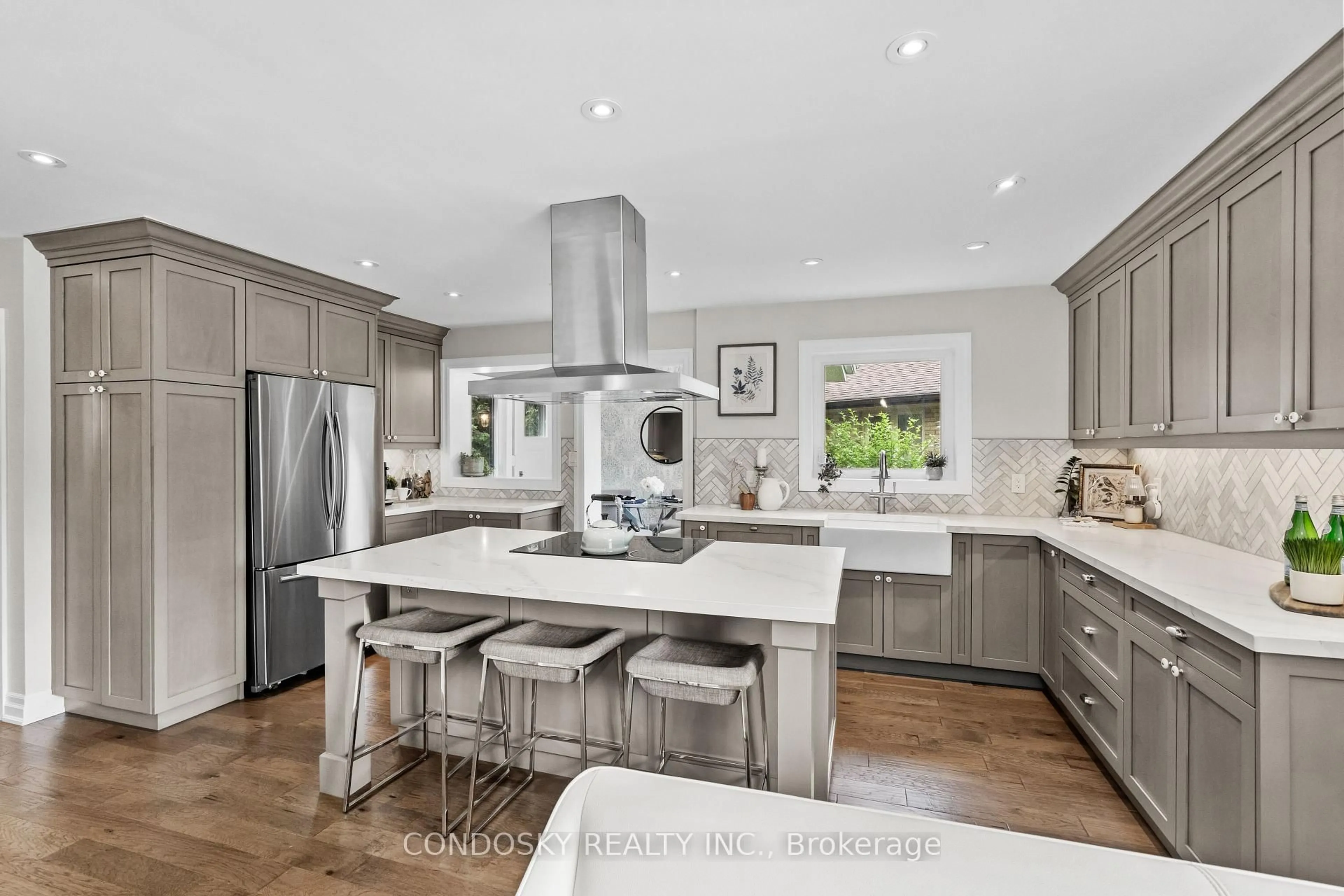 Contemporary kitchen, ceramic/tile floor for 15 Gibbons Pl, Halton Hills Ontario L7G 1M2