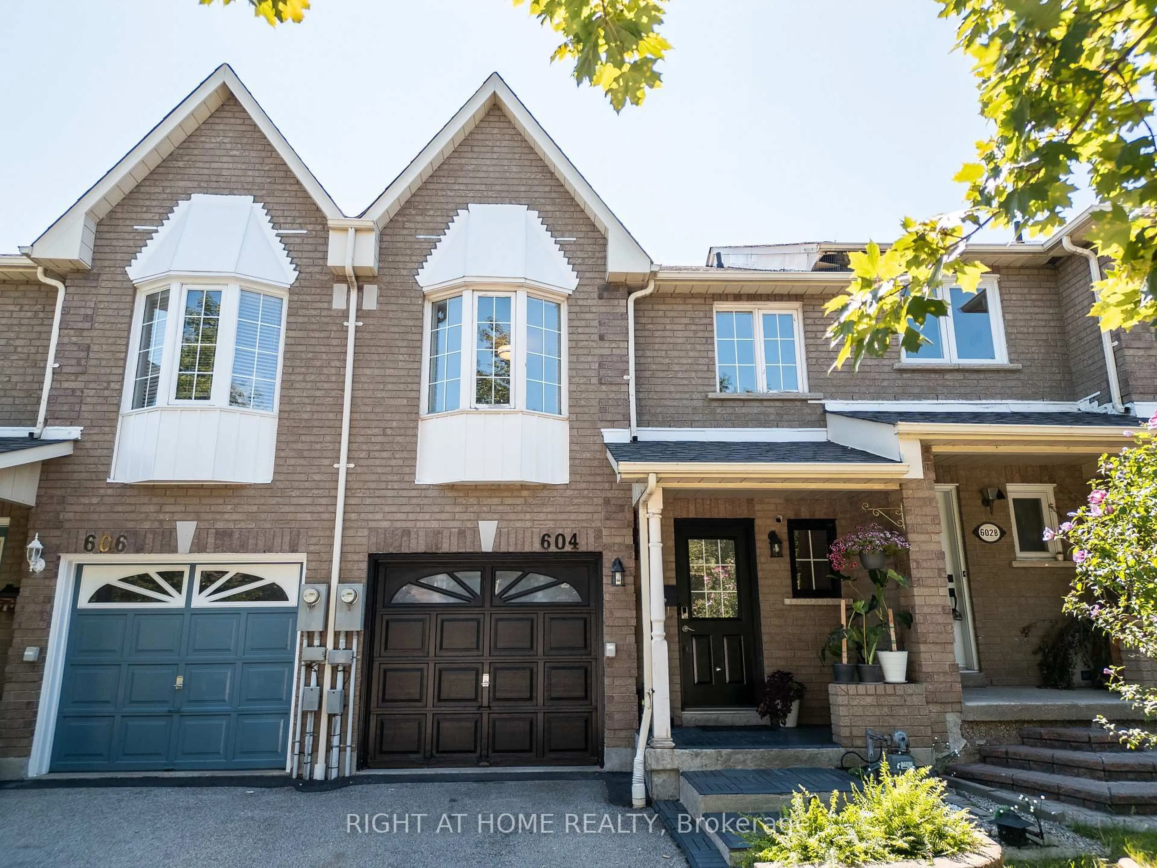 Home with brick exterior material, street for 604 Lumberton Cres, Mississauga Ontario L4Z 3Z6