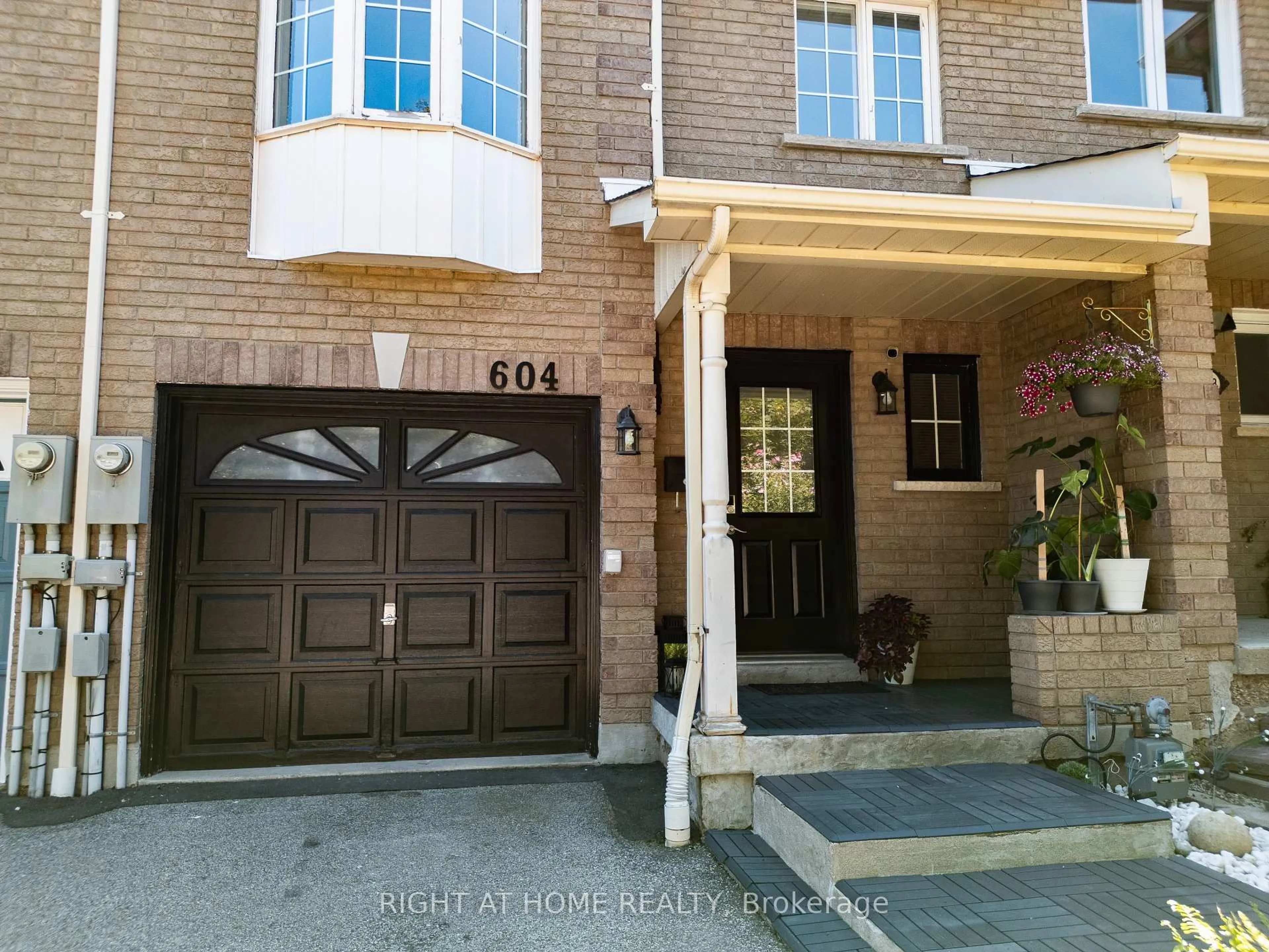 Home with brick exterior material, street for 604 Lumberton Cres, Mississauga Ontario L4Z 3Z6