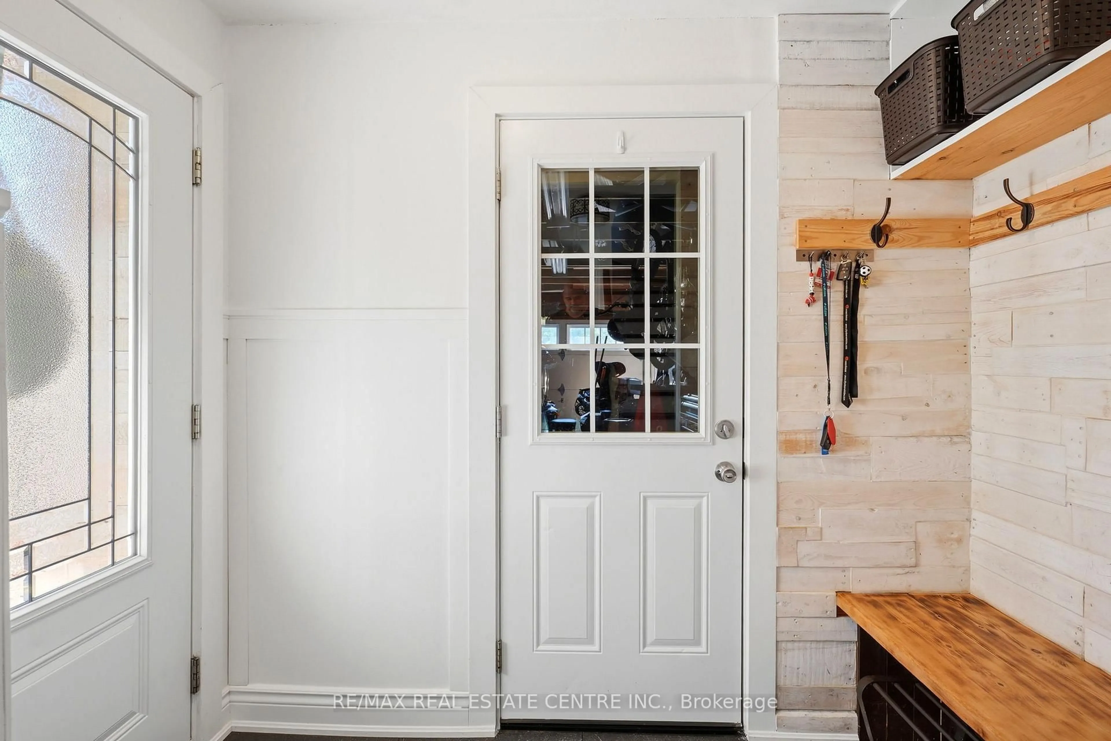 Indoor entryway for 37 Rushmore Cres, Brampton Ontario L6Z 1R1