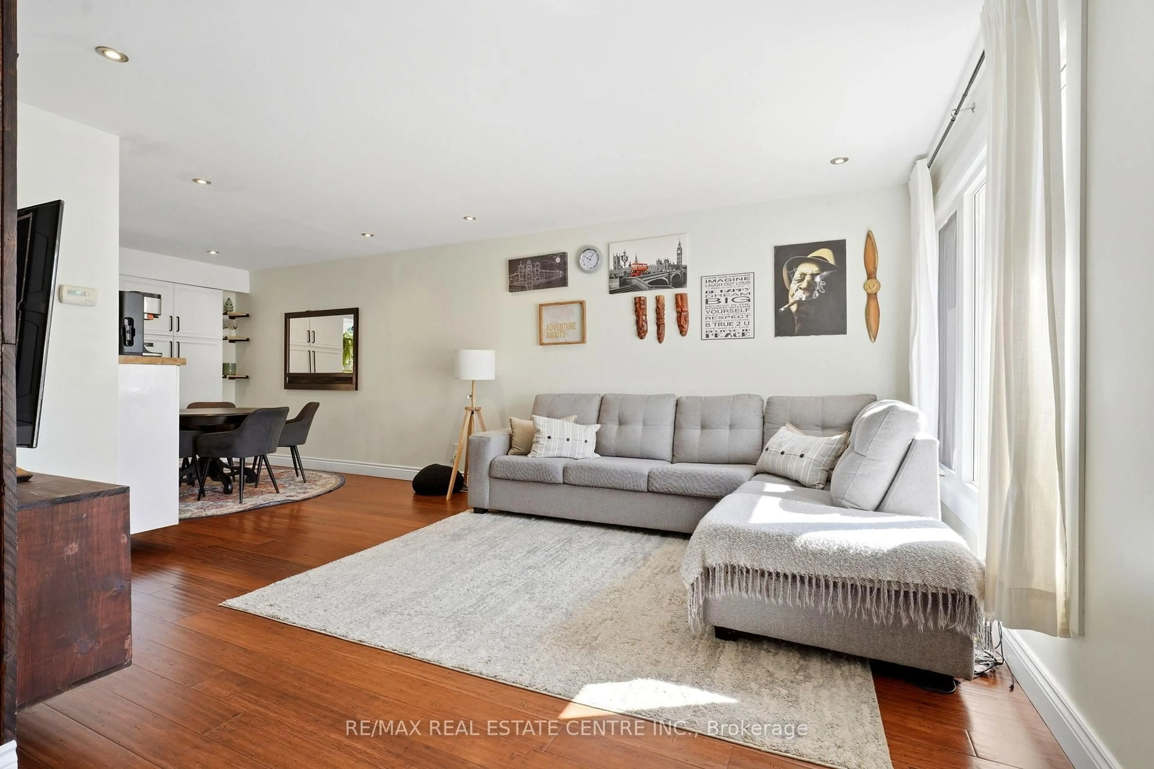 Living room with furniture, unknown for 37 Rushmore Cres, Brampton Ontario L6Z 1R1